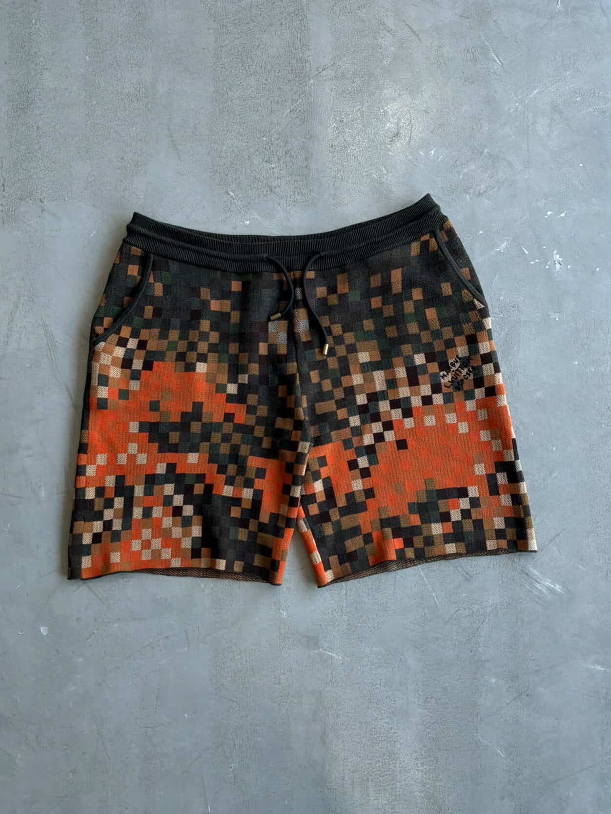 Louis Vuitton Louis Vuitton - 2024 Lovers Damouflage Sweat Shorts Size US 36 / EU 52 - 2 Thumbnail