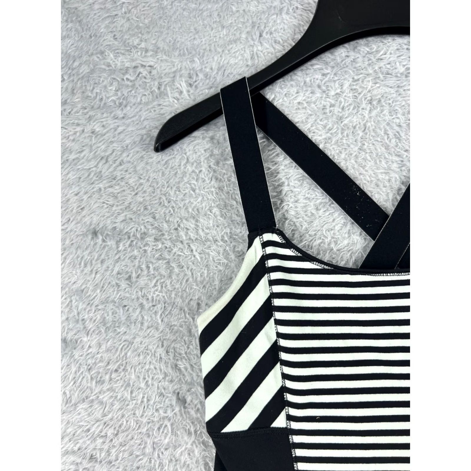 Lululemon Lululemon Shirt Women 6 Green Tank Luon Fabric W1B76S Racerback Sleeveless Built-In Bra Casual Workwear Size M / US 6-8 / IT 42-44 - 3 Thumbnail