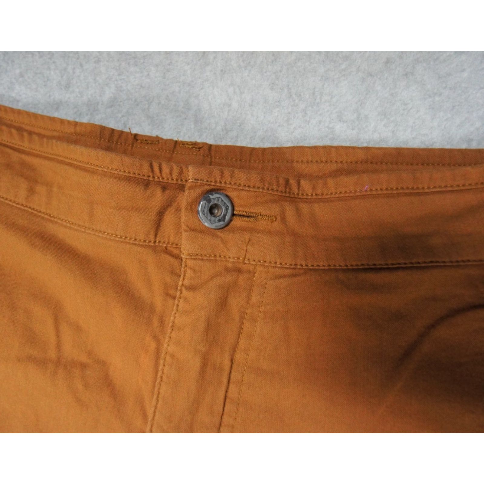 Mountain Hardwear Mountain Hardwear Pants Mens 40x30 Brown Chino Stretch Roll Up Outdoors Hike Pants Mens Brown Chino Stretch Roll Up 40x30 Outdoors Hike Size US 40 / EU 56 - 3 Thumbnail