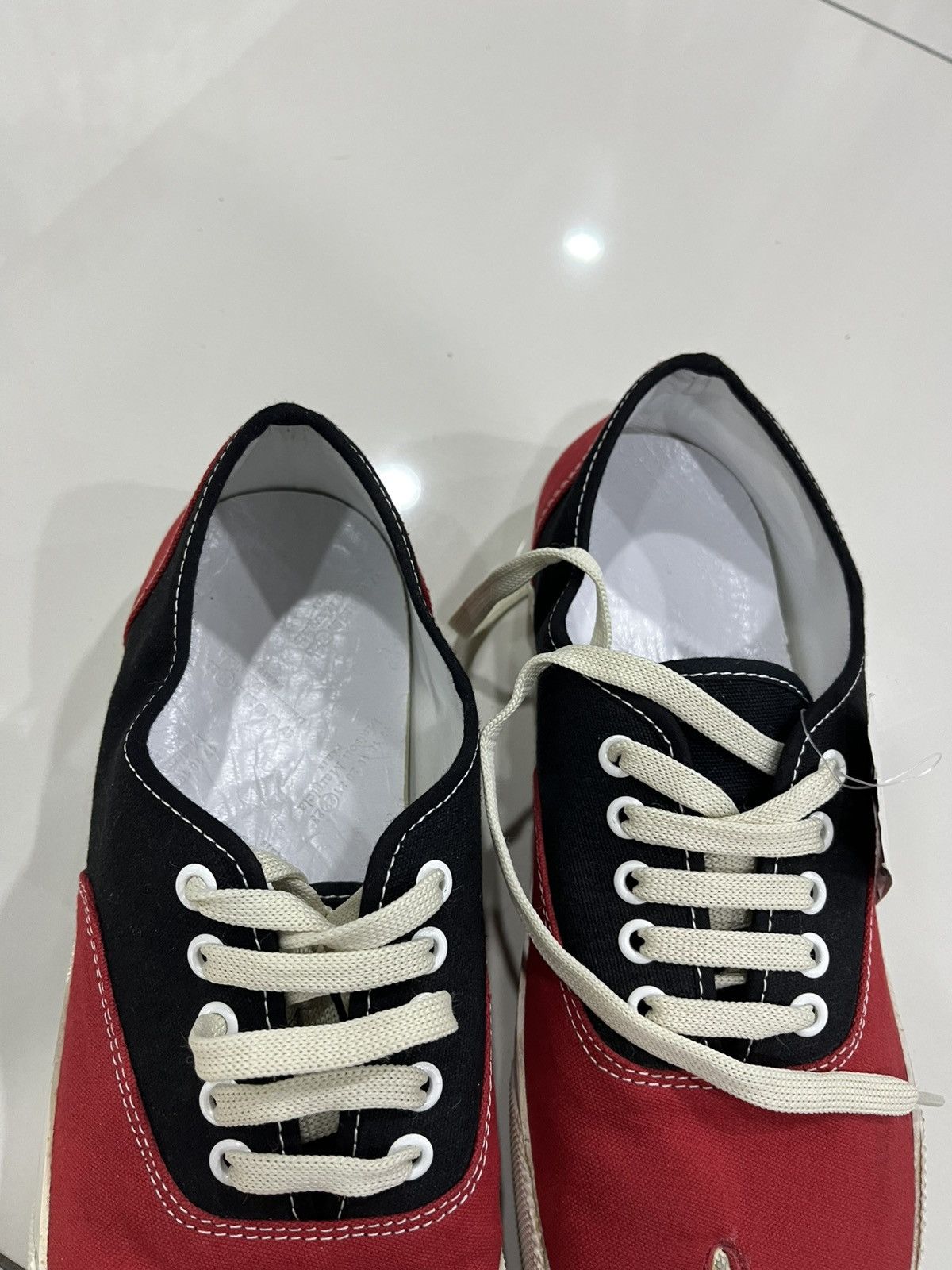 Maison Margiela Maison Margiela Tabi Canvas Sneakers EU:40 RED Size US 7 / EU 40 - 3 Thumbnail
