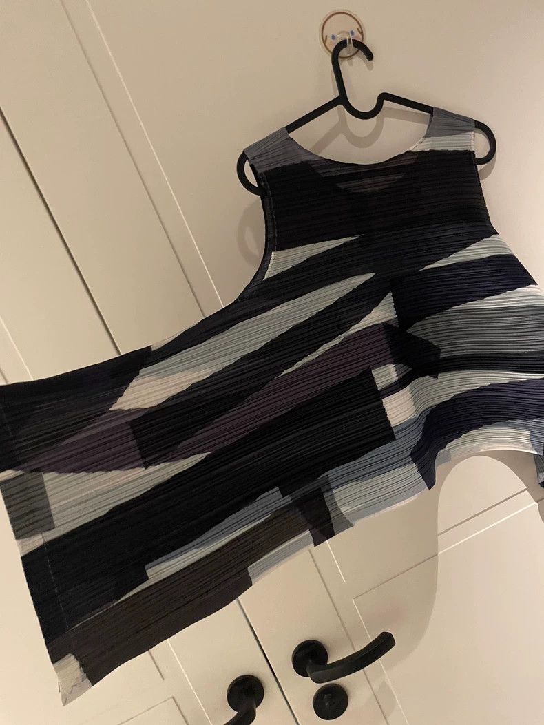 Issey Miyake Issey Miyake size:3 A short black and grey dress Size XS / US 0-2 / IT 36-38 - 5 Thumbnail