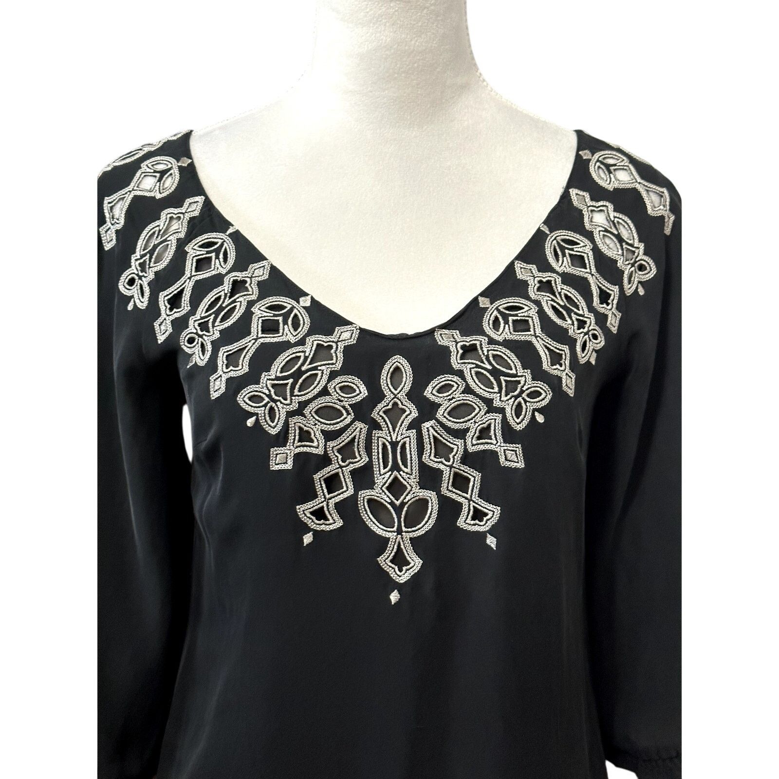 Other White House Black Market Blouse Fringed Embroidered Black XS Size XS / US 0-2 / IT 36-38 - 2 Thumbnail