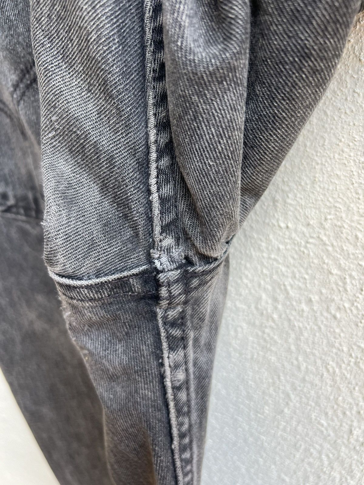 Levi's 1996 Levi’s 505 Orange Tab Fade Black Distress Denim Jeans Size US 35 - 23 Thumbnail