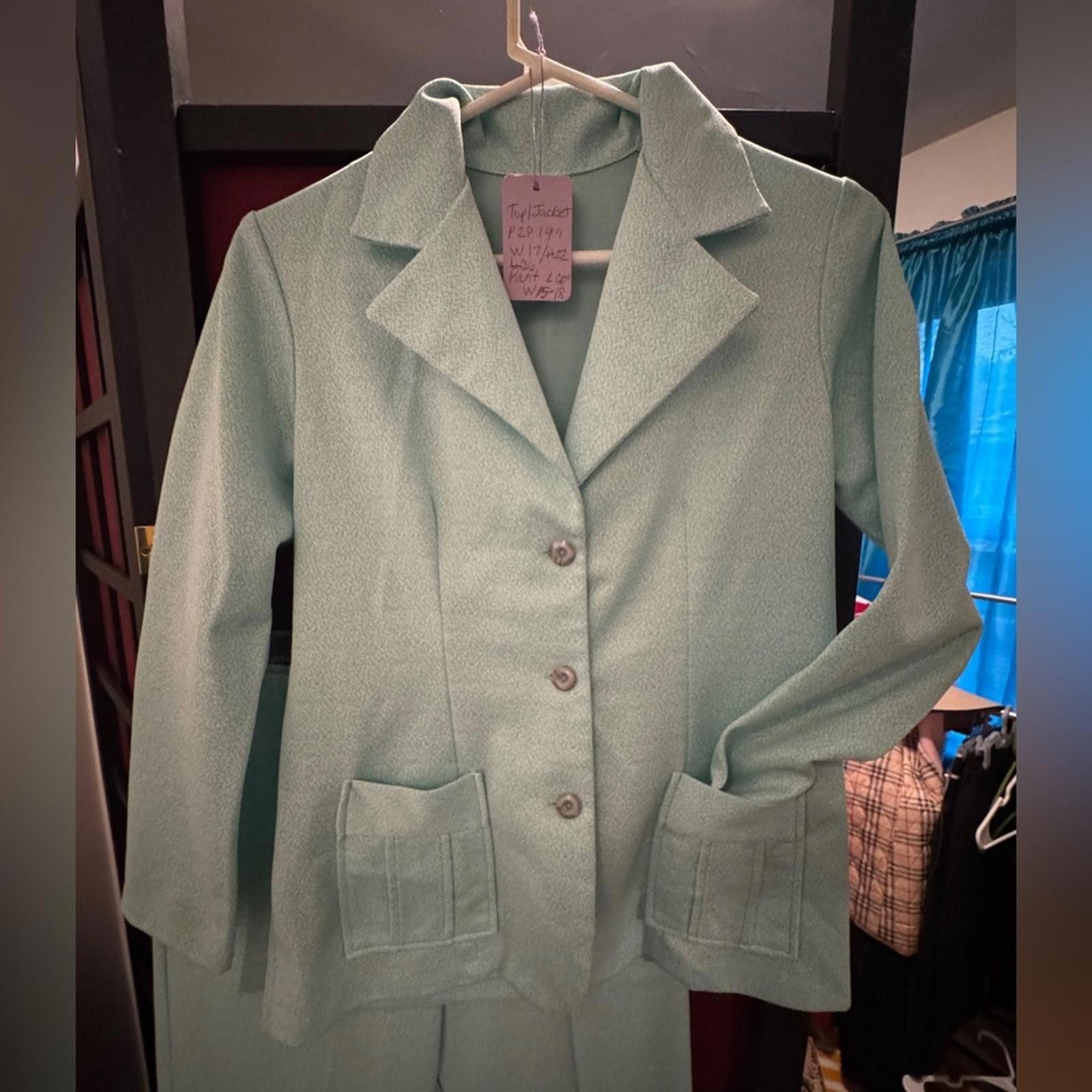 Designer Vintage 1970s Mint Green Polyester Two-Piece Suit set Size 36" / US 14 / IT 50 - 3 Thumbnail