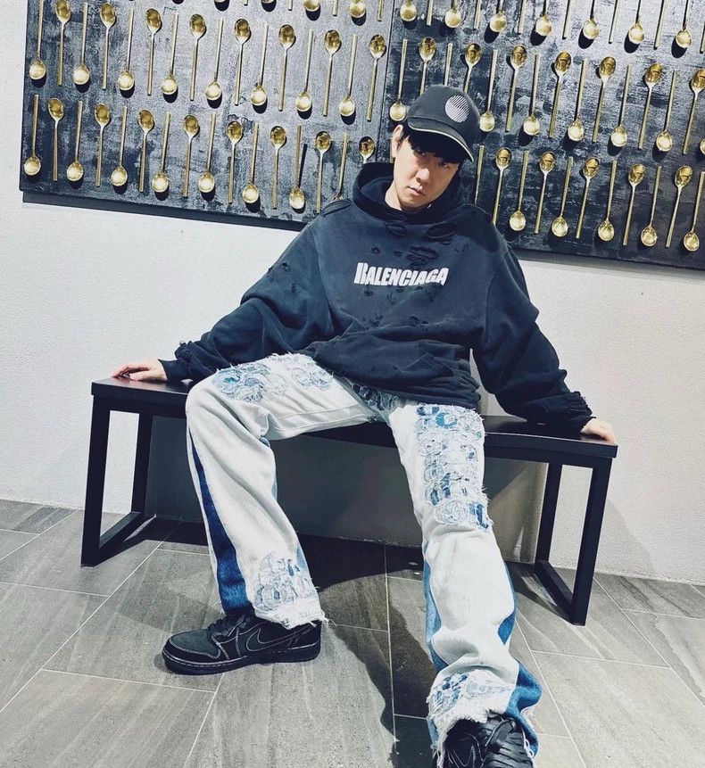 Balenciaga Balenciaga Black old hooded sweater with holes. Size US L / EU 52-54 / 3 - 5 Thumbnail