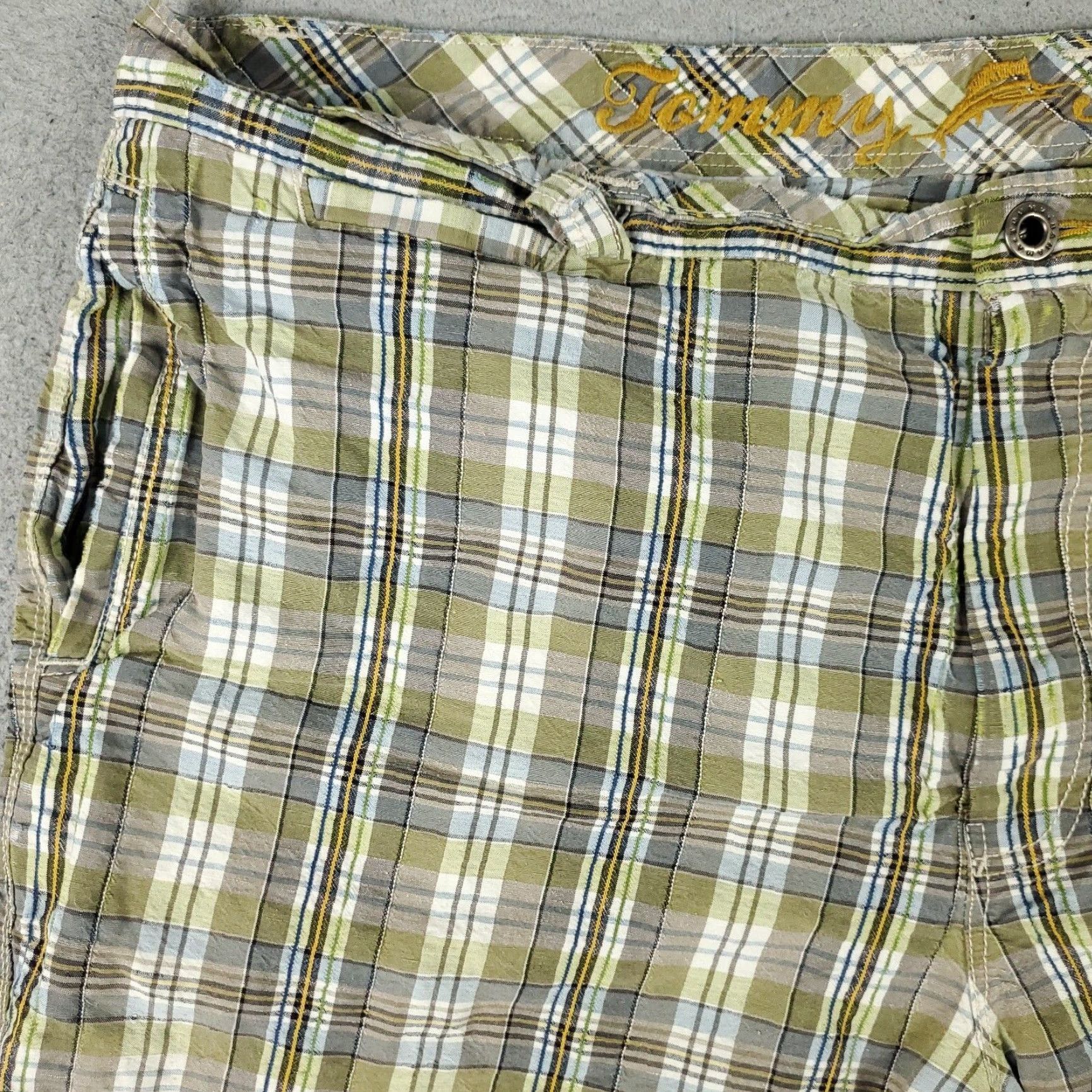 Tommy Bahama VINTAGE Tommy Bahama Shorts Mens Size 40 Flat Front Chino Plaid Green Cotton Blend Size US 34 / EU 50 - 2 Thumbnail