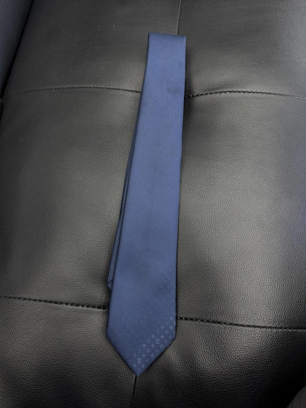 Louis Vuitton Louis Vuitton Tie Silk 100 % Authentic Monogram Tie , Blue Size ONE SIZE - 2 Thumbnail