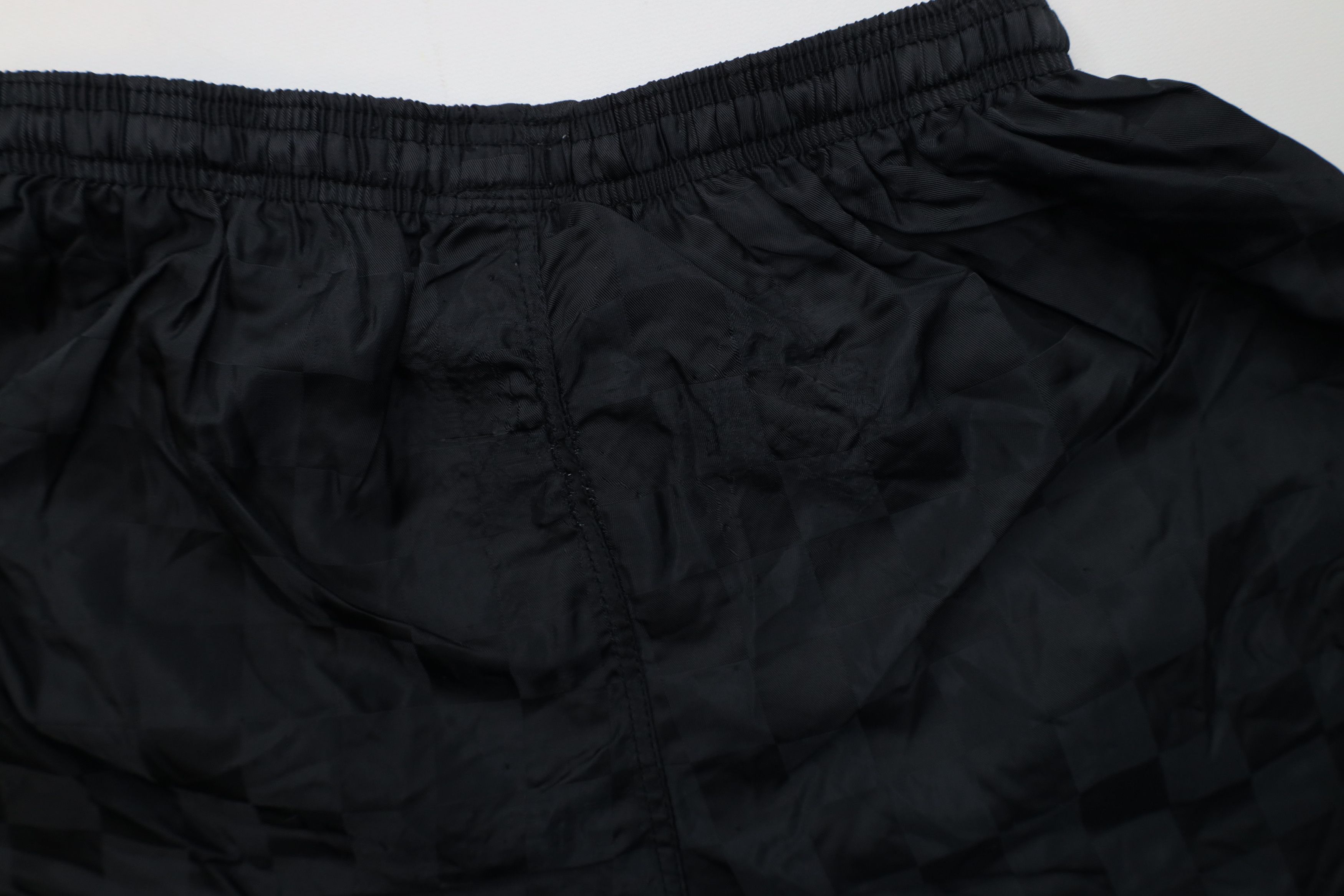 Vintage Vintage 90s Checkered Nylon Running Soccer Shorts Black USA Size US 32 / EU 48 - 12 Thumbnail