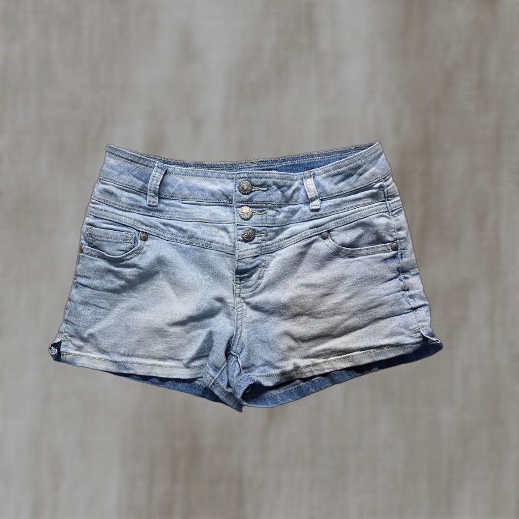 Vintage Blue Spice Blue Jean Shorts Shorts Light Wash Adult Women 8 Blue Distressed Shortie 90s? No decade given. Size 30" / US 8 / IT 44 - 1 Thumbnail