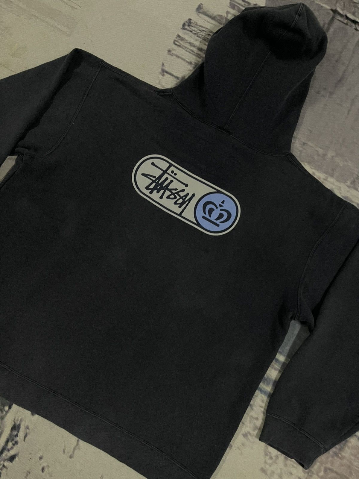 Stussy 90s STUSSY CROWN PULLOVER HOODIE OVERALL FADED SIZE L Size US L / EU 52-54 / 3 - 11 Thumbnail