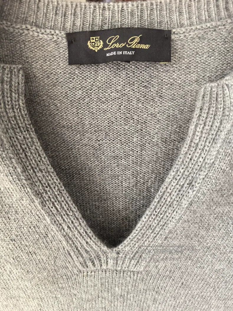 Loro Piana Loro Piana Medium-length sweater with side pockets and lea Size XS / US 0-2 / IT 36-38 - 2 Thumbnail