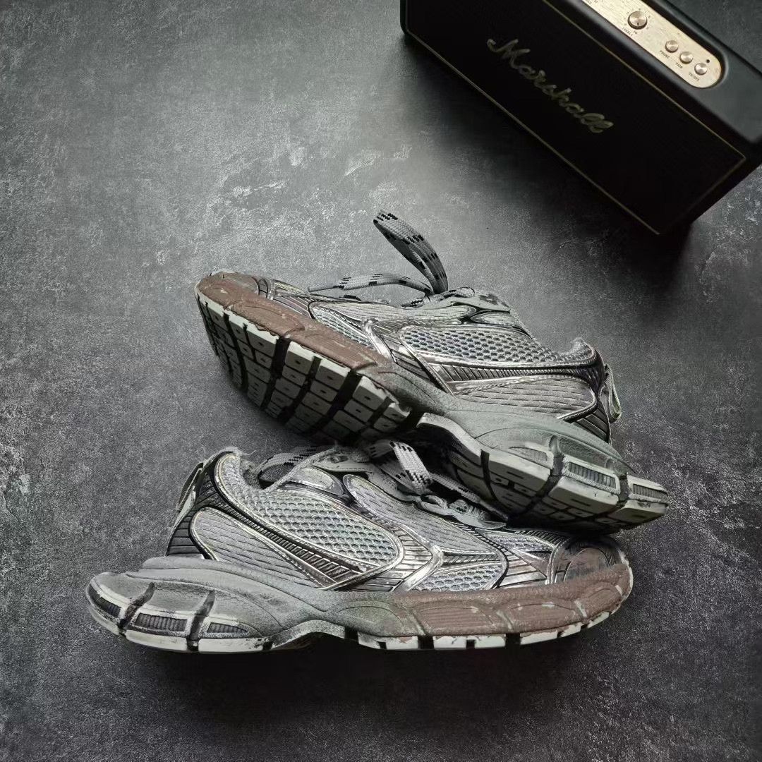 Balenciaga Balenciaga Silver Lowtop Sneakers XXXL Men Size US 10 / EU 43 - 1 Thumbnail