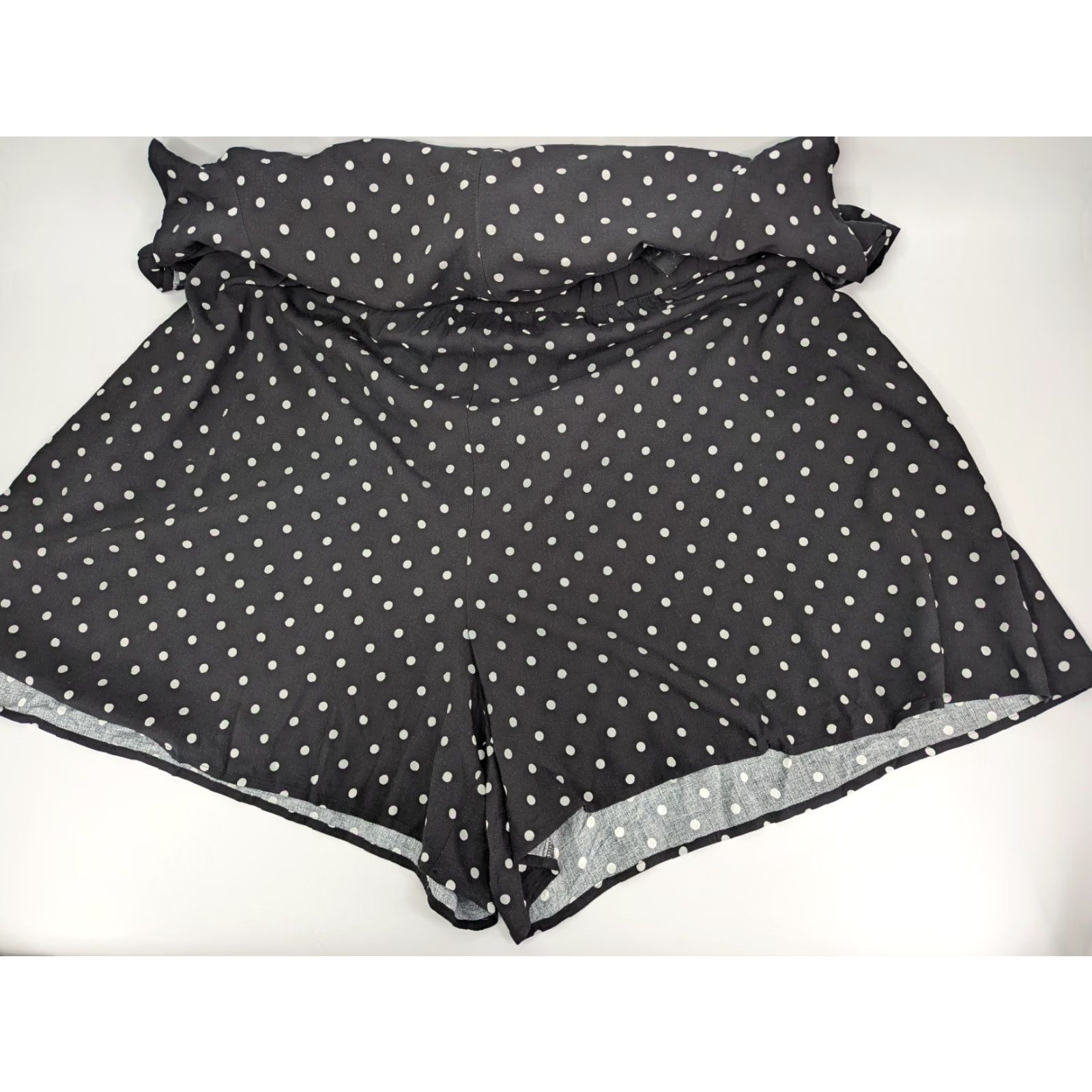 Vintage Lane Bryant Short Rompers Jumpsuit Short Sleeve Polka Dots V-Neck Pockets Sz 16 Black Women One-Piece Style Jumpsuit Size 38" / US 16 / IT 52 - 4 Thumbnail