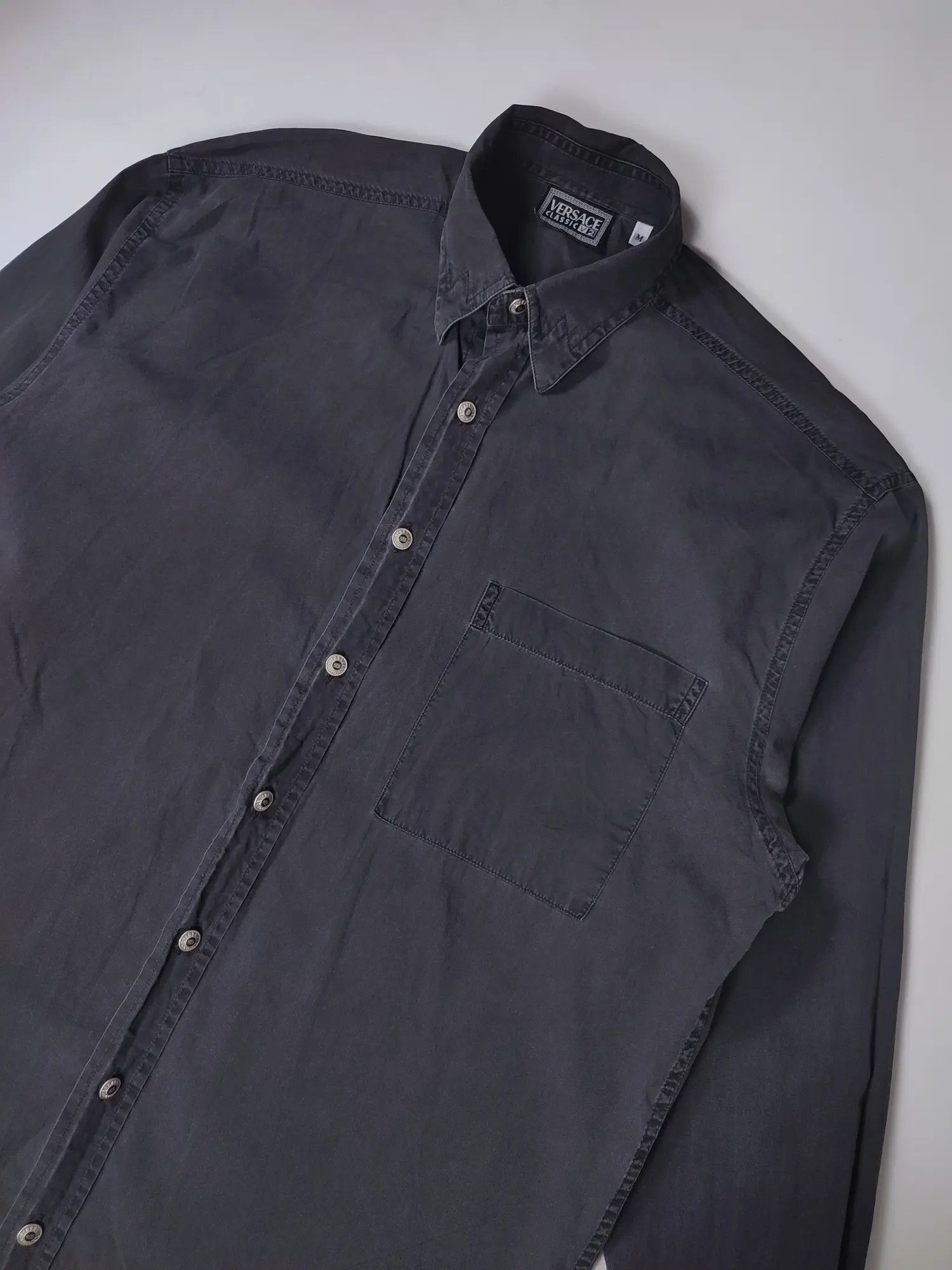 Versace × Versace Jeans Couture × Vintage Versace Classic V2 Faded shirt Size US M / EU 48-50 / 2 - 5 Thumbnail