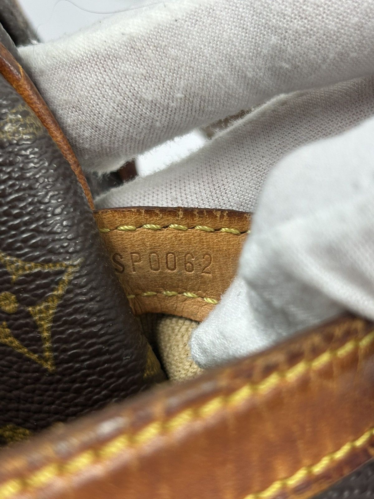 Louis Vuitton Louis Vuitton Reporter Messenger Bag Size ONE SIZE - 8 Thumbnail
