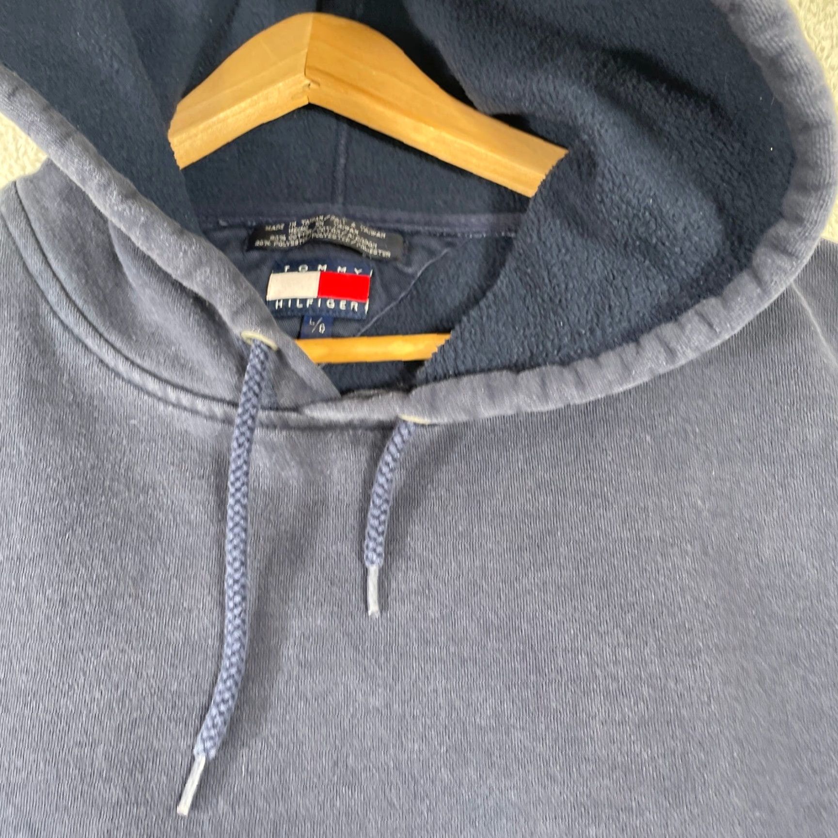 Tommy Hilfiger VINTAGE Tommy Hilfiger Hoodie Mens Large Blue Baggy Streetwear Hiphop Y2K Navy Blue Graphic Print Hoodie Oversized Logo Pullover Size US L / EU 52-54 / 3 - 3 Thumbnail
