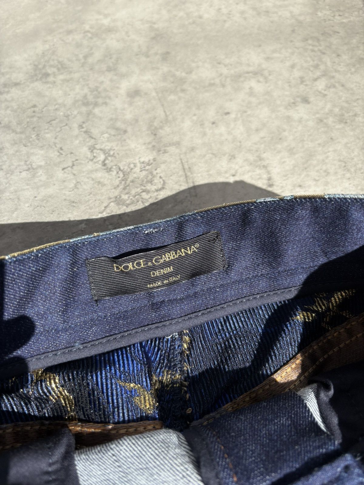 Dolce & Gabbana Dolce & Gabbana denim trousers with crystals high waisted Size 26" / US 2 / IT 38 - 11 Thumbnail