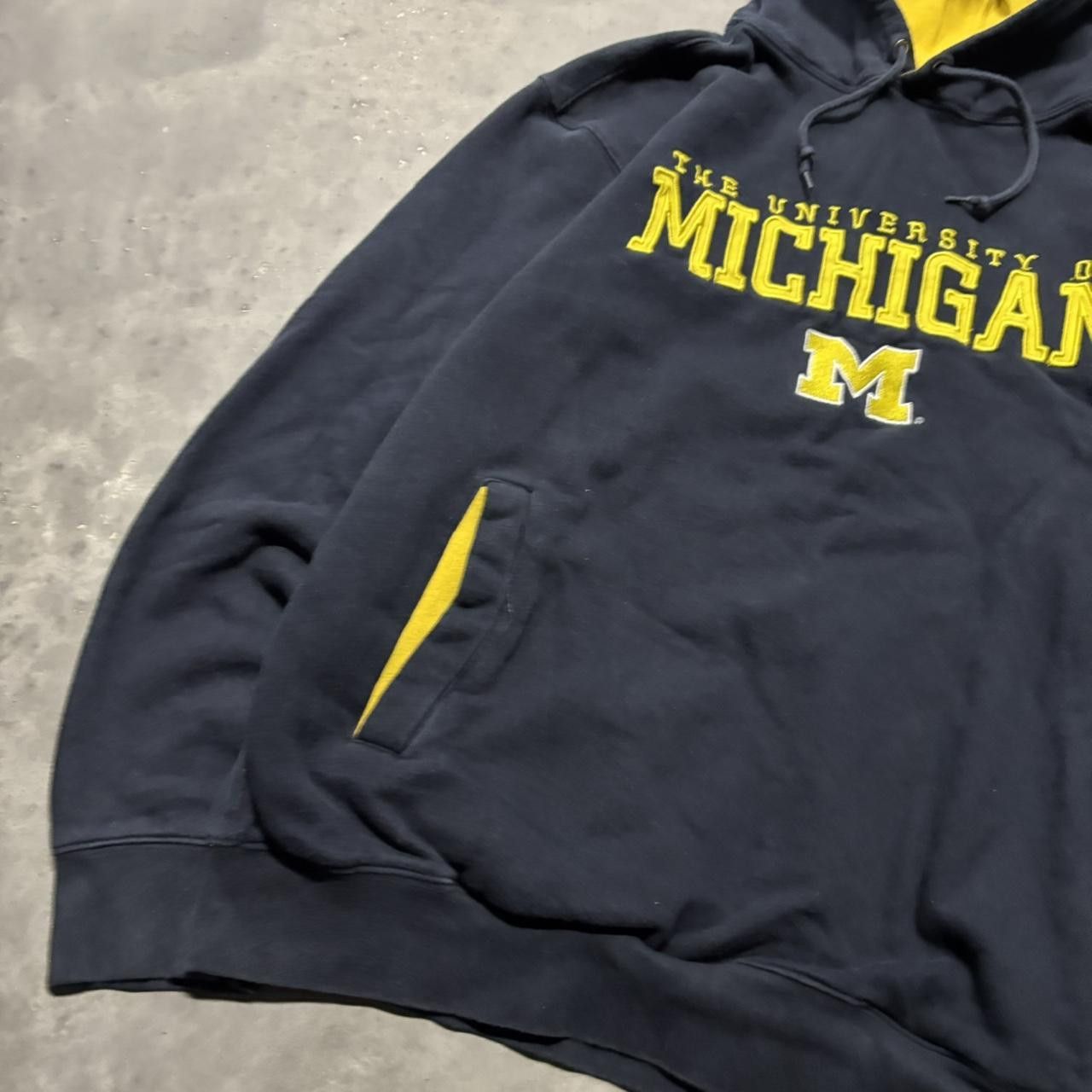 Japanese Brand × Vintage Crazy Vintage Y2K/2000s Navy Blue Michigan Wolverines College Hoodie! Size US L / EU 52-54 / 3 - 3 Thumbnail