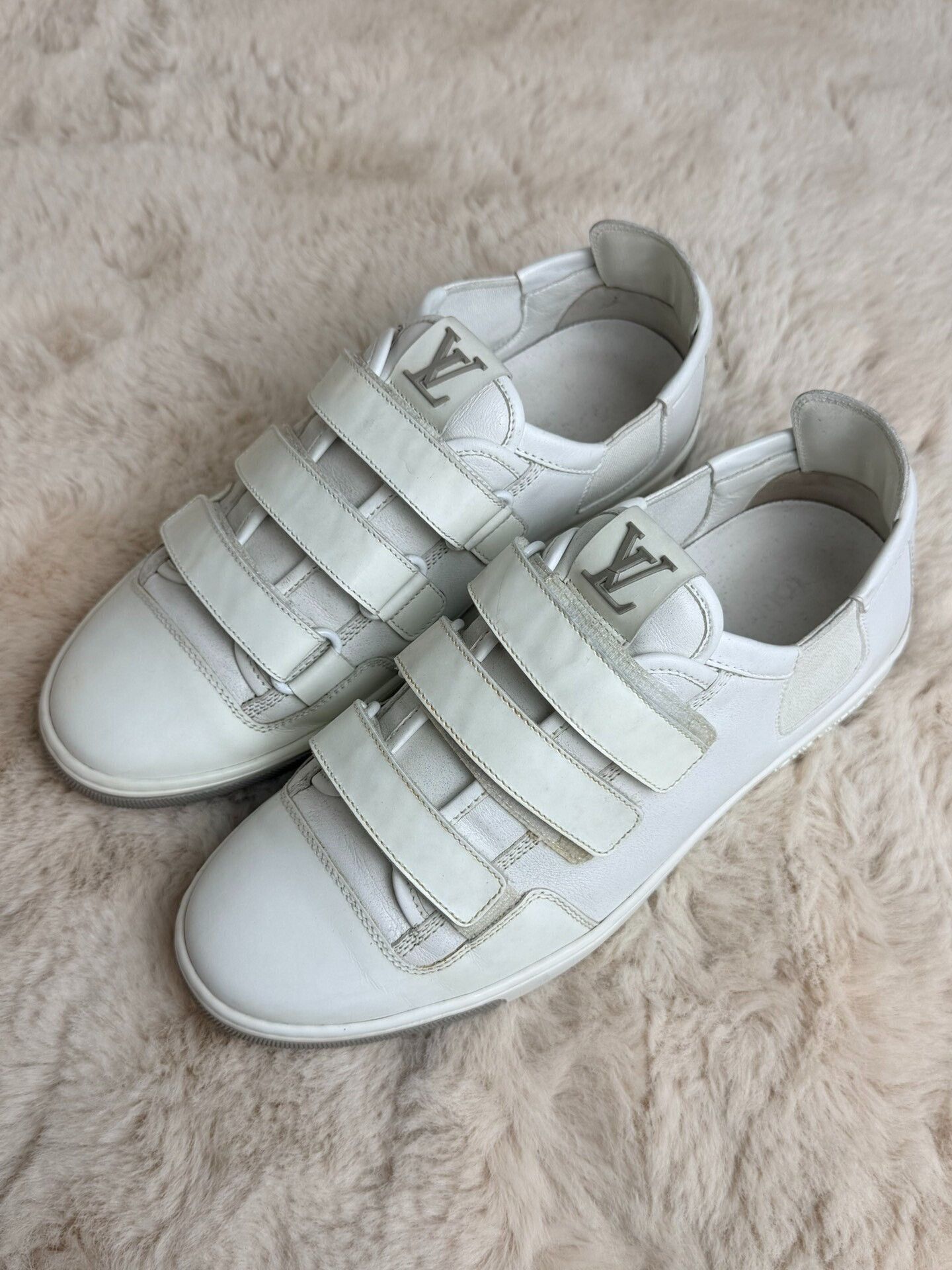 Louis Vuitton Louis Vuitton White Lowtop Sneakers 5 Men Size US 5 / EU 37 - 1 Thumbnail