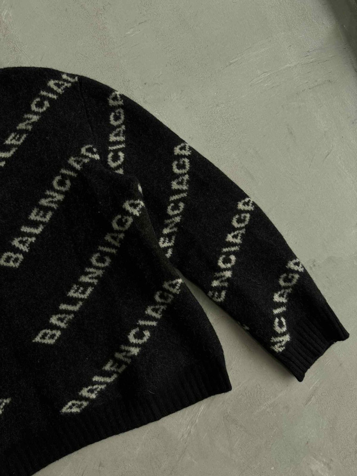 Balenciaga Balenciaga - All Over Print Wool Crewneck Size M / US 6-8 / IT 42-44 - 5 Thumbnail