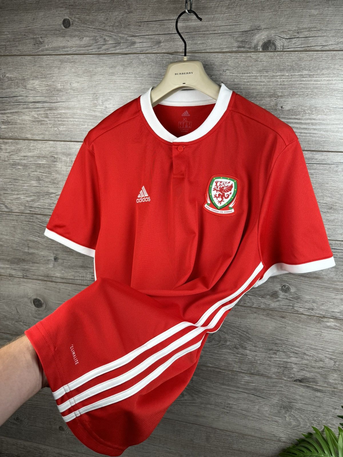 Adidas Adidas Wales Home 2018 Soccer Jersey size XL Size US XL / EU 56 / 4 - 7 Thumbnail