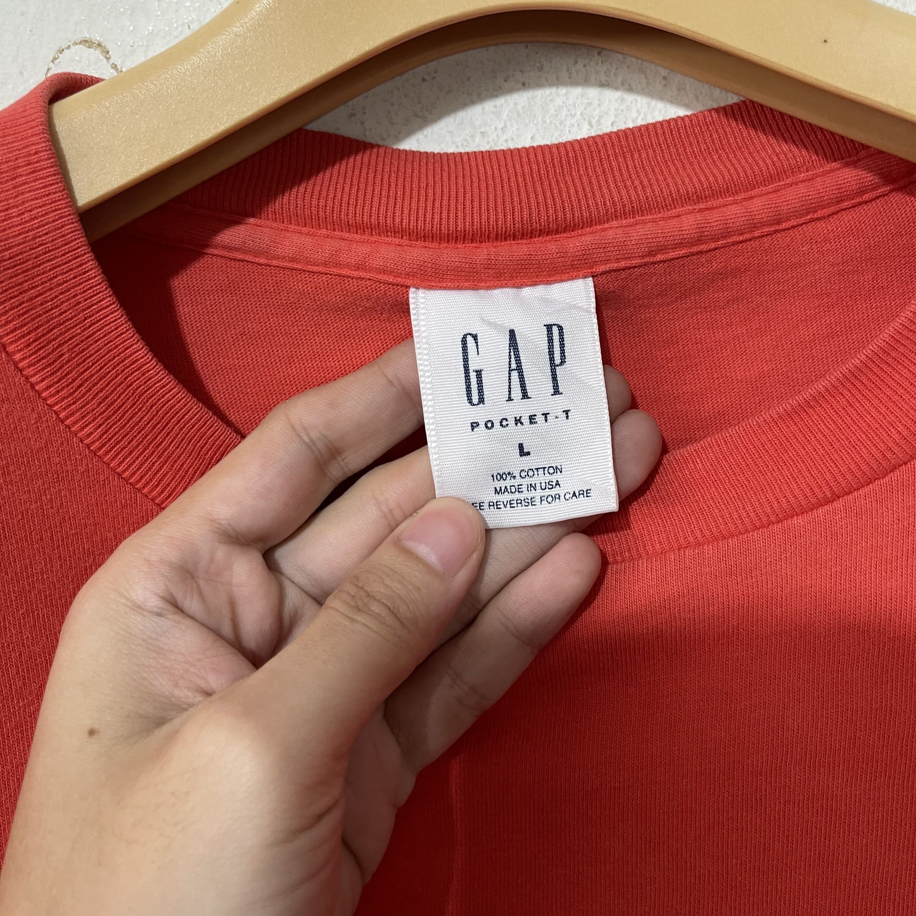 Gap Vintage 90s GAP Pocket T-shirt Size US L / EU 52-54 / 3 - 5 Thumbnail