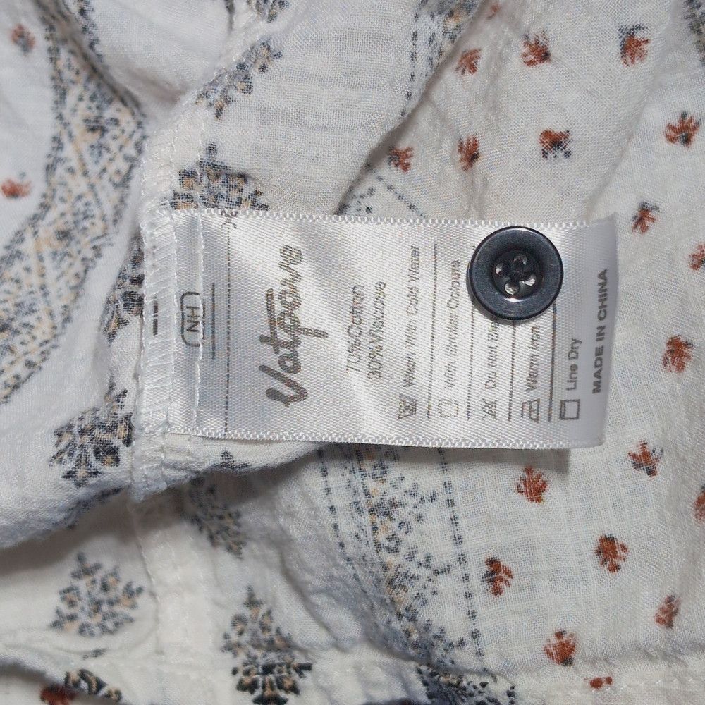 Other Vatpave White floral " summer shirt" sz XXL Size US XXL / EU 58 / 5 - 4 Thumbnail