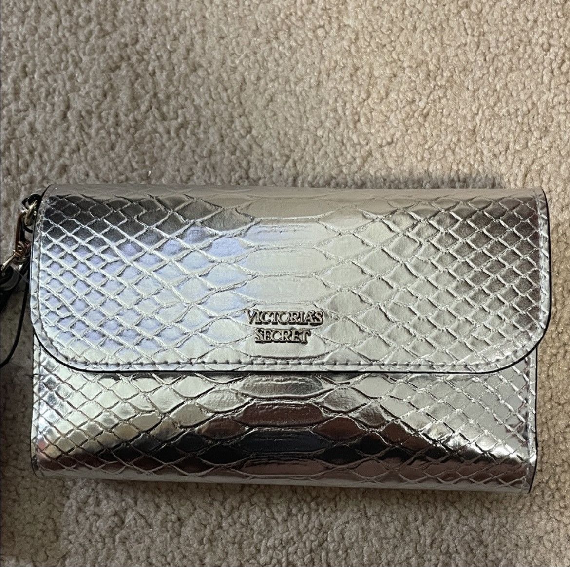 Victoria's Secret Victoria’s Secret Silver Snakeskin Patterned Wristlet Size ONE SIZE - 4 Thumbnail