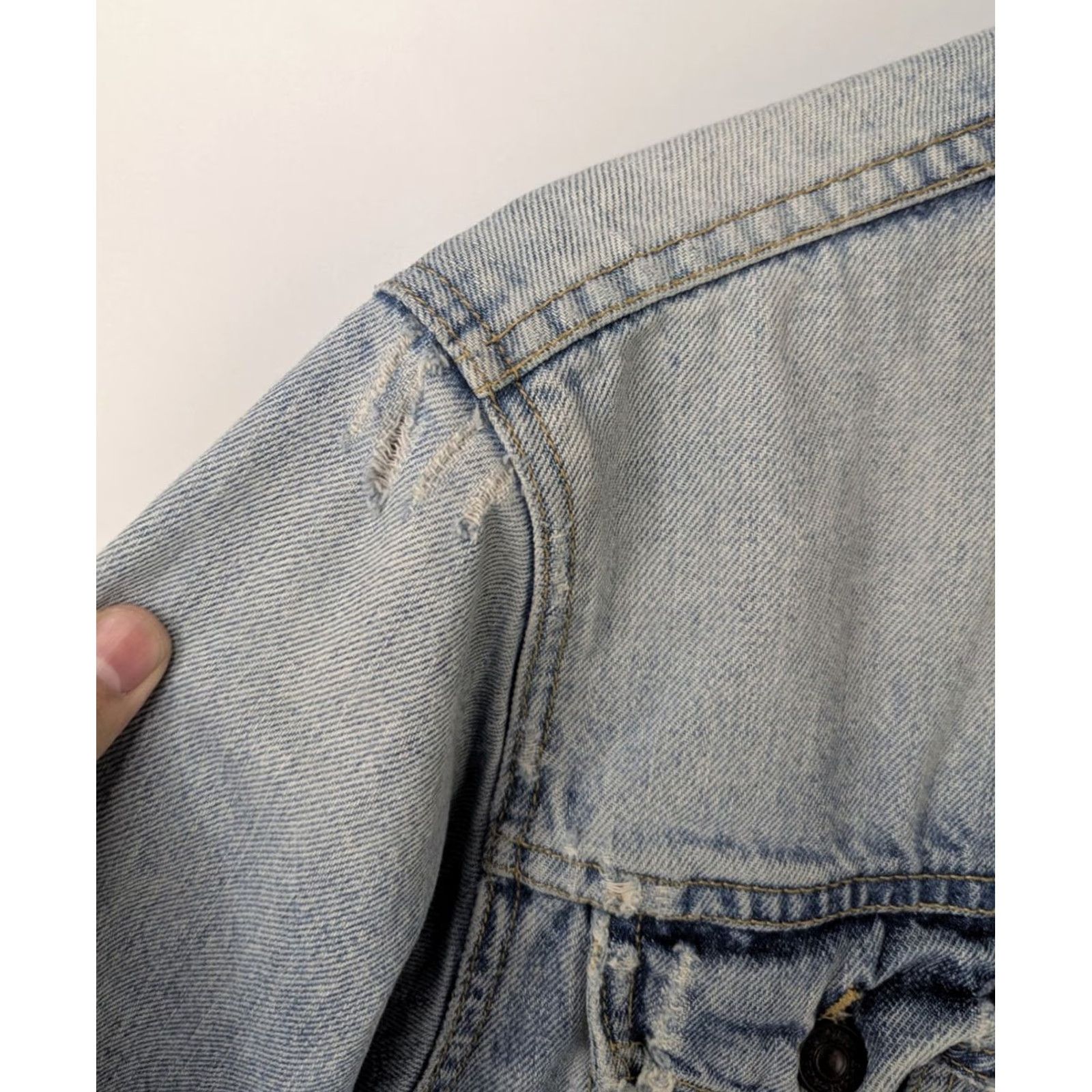 Abercrombie & Fitch VINTAGE Abercrombie & Fitch Denim Trucker Jacket M Light Wash Distressed 90s Y2K Mens Jacket Size US M / EU 48-50 / 2 - 4 Thumbnail