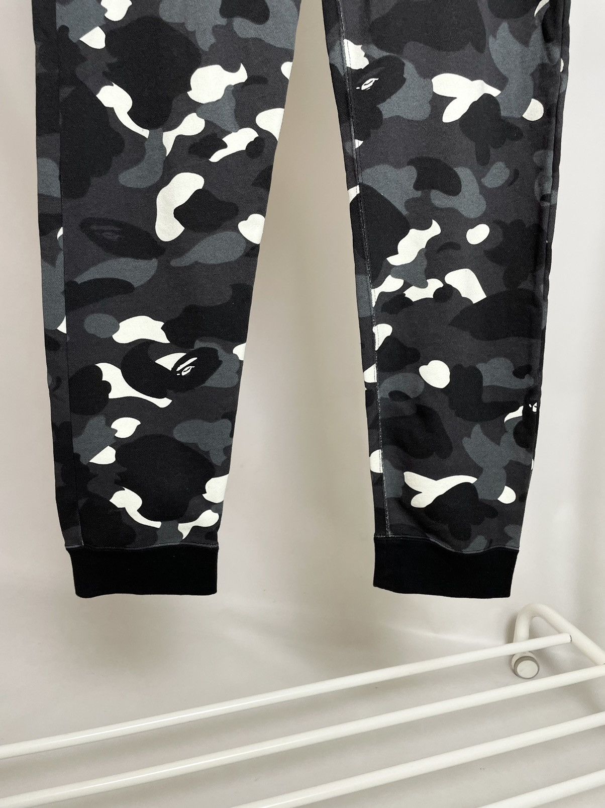 Bape BAPE 🌎 Glow in the dark sport camo sweat pants made in Japan Size US 32 / EU 48 - 4 Thumbnail
