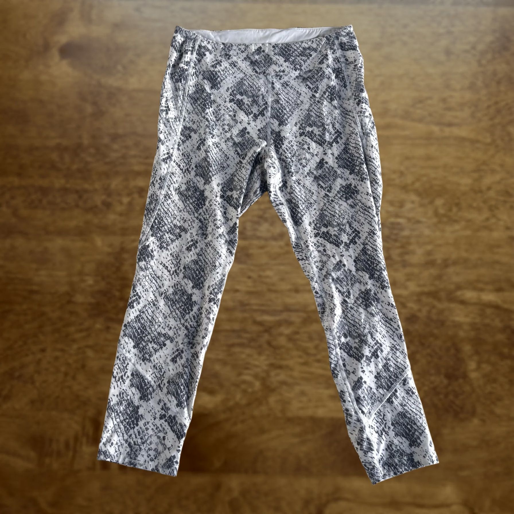 Pinko PINK Sport Leggings Womens XL Gray Snake Print Ankle Yoga Gym Pants Activewear Size 40" / US 18 - 1 Thumbnail