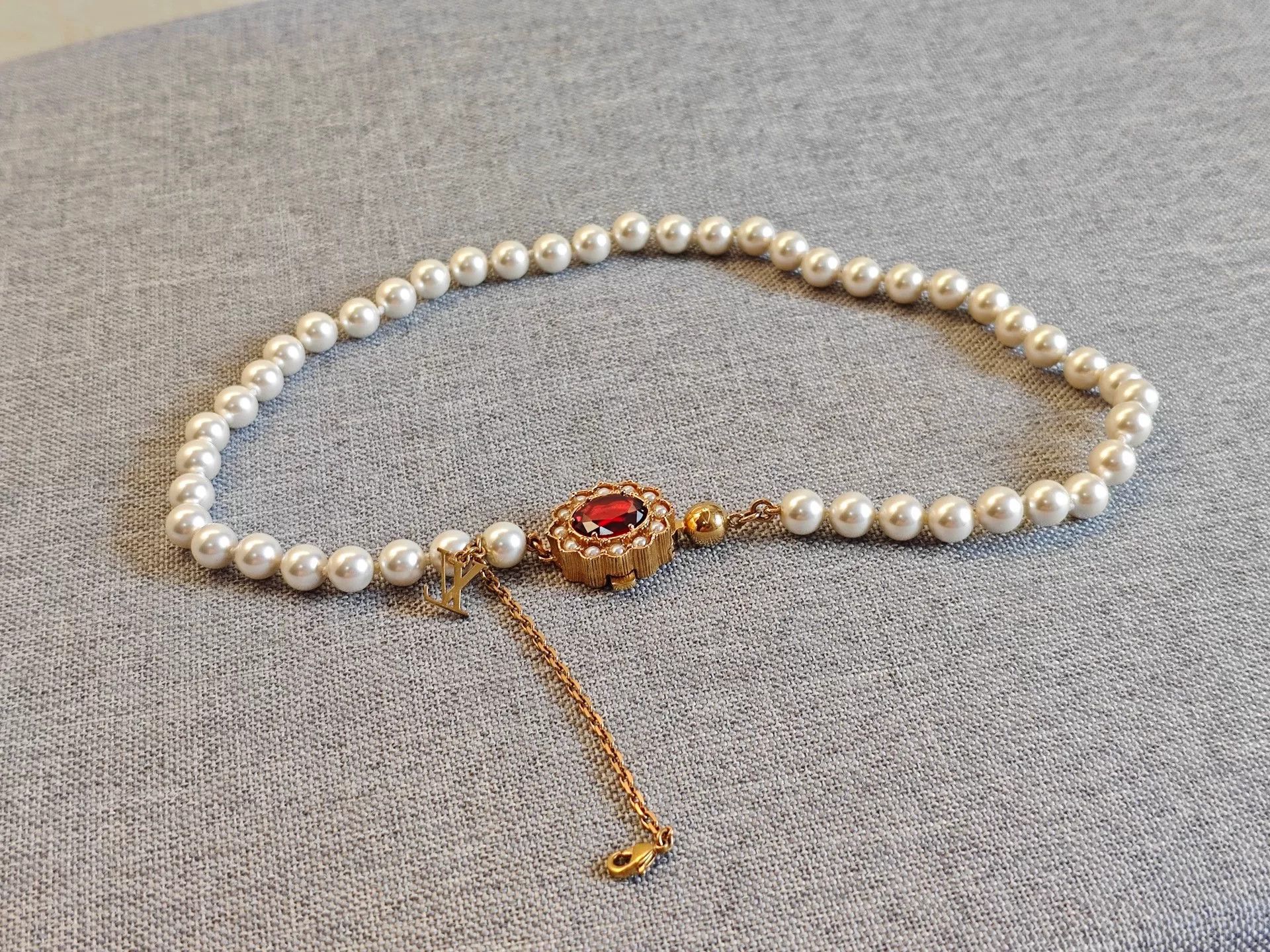 Louis Vuitton Louis Vuitton Ruby Pearl Necklace Size ONE SIZE - 1 Thumbnail