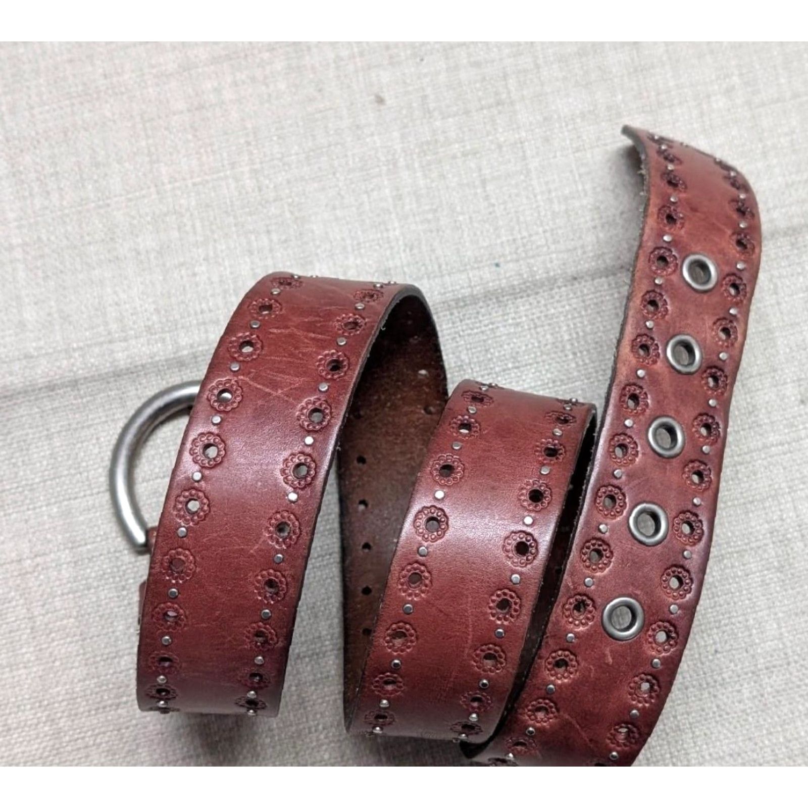 Fossil Fossil Belt Studded Brown Leather 34 Unisex Adults 34 Brown Studded Tooled Vintage Y2K 80s 90s Mens Womens Girls Boys Size 34 - 4 Thumbnail