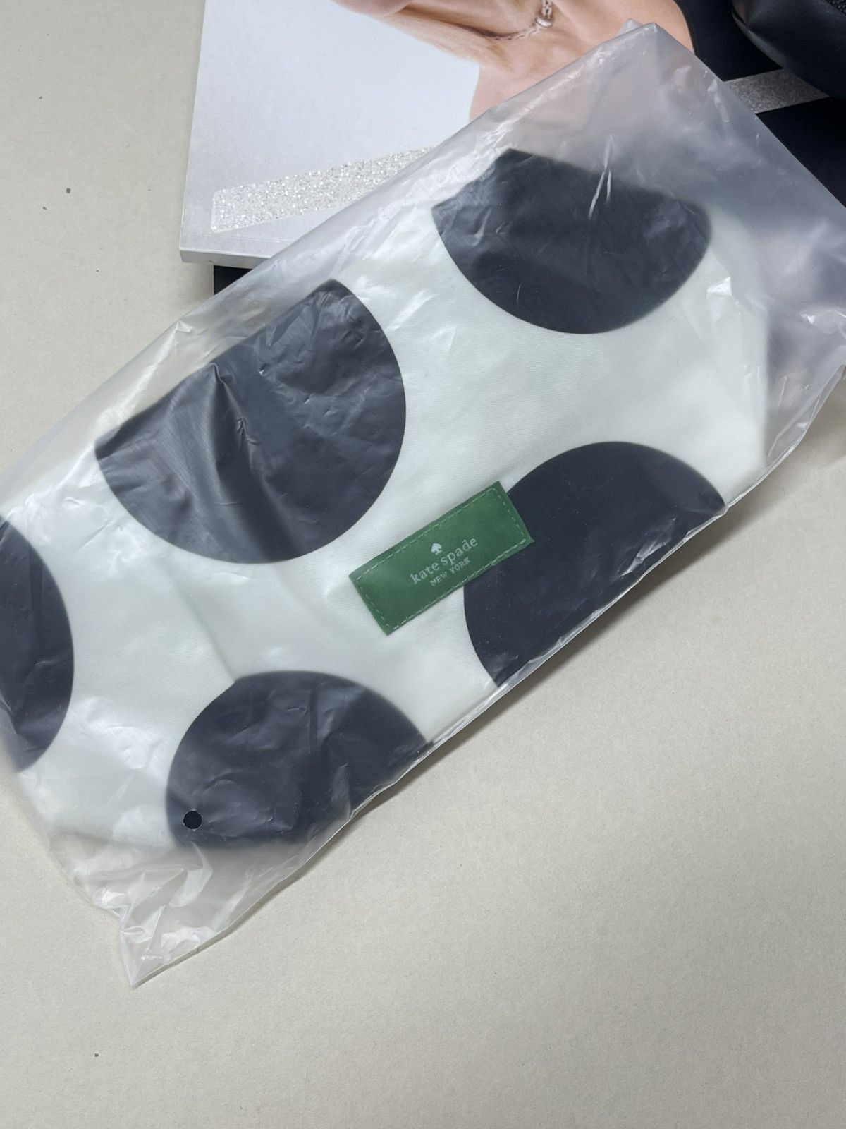 Kate Spade (new) Kate Spade costmetic pouch/travel kit polka dot Size ONE SIZE - 3 Thumbnail