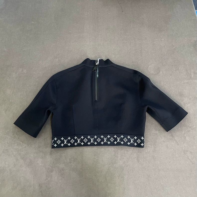 Louis Vuitton Black hem full of logo short sleeves