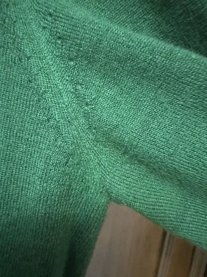 Loro Piana LORO PIANA She's wearing a cashmere cardigan Size S / US 4 / IT 40 - 4 Thumbnail