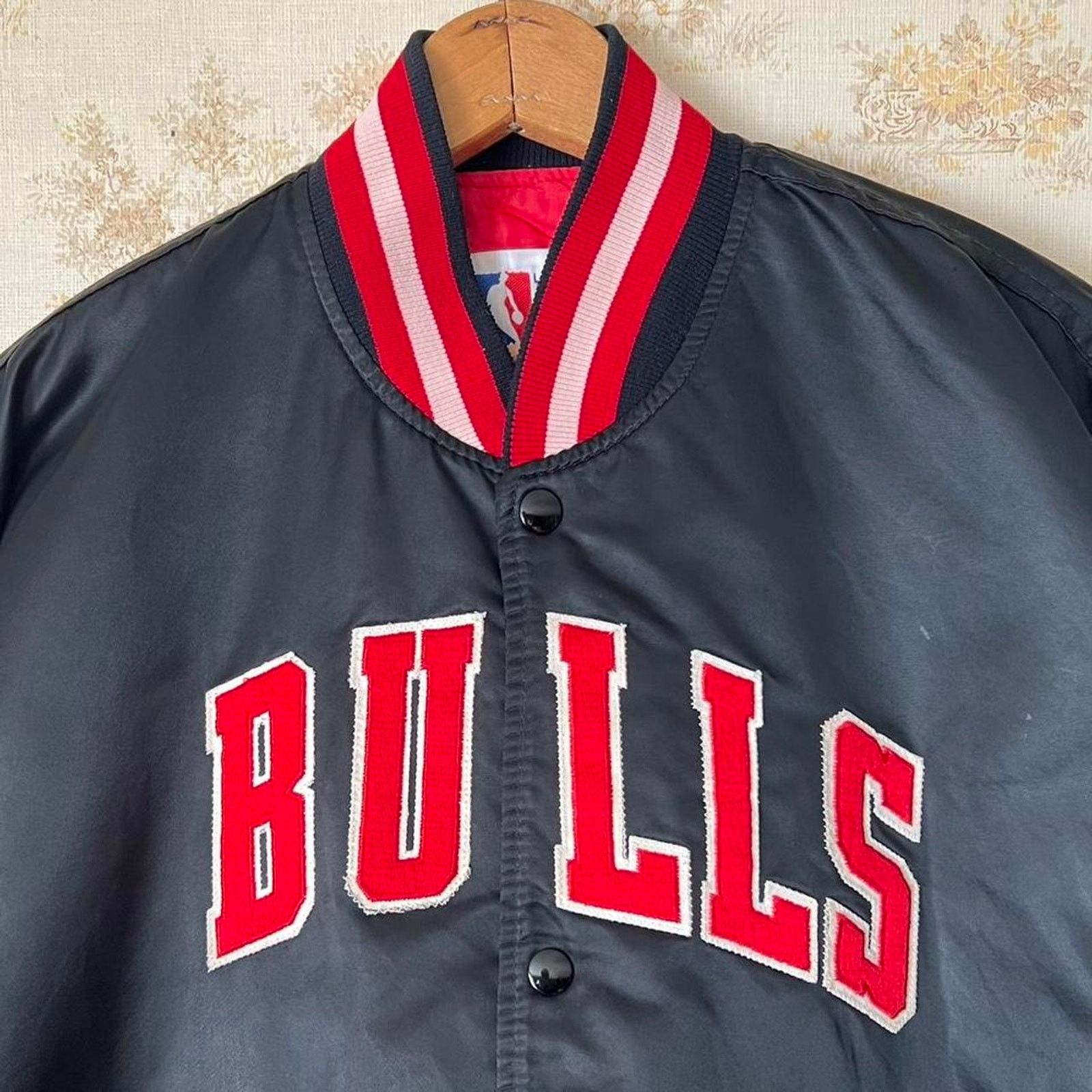 Starter Vintage 80s Chicago Bulls Starter Satin Jacket | Size XL Size US XL / EU 56 / 4 - 3 Thumbnail