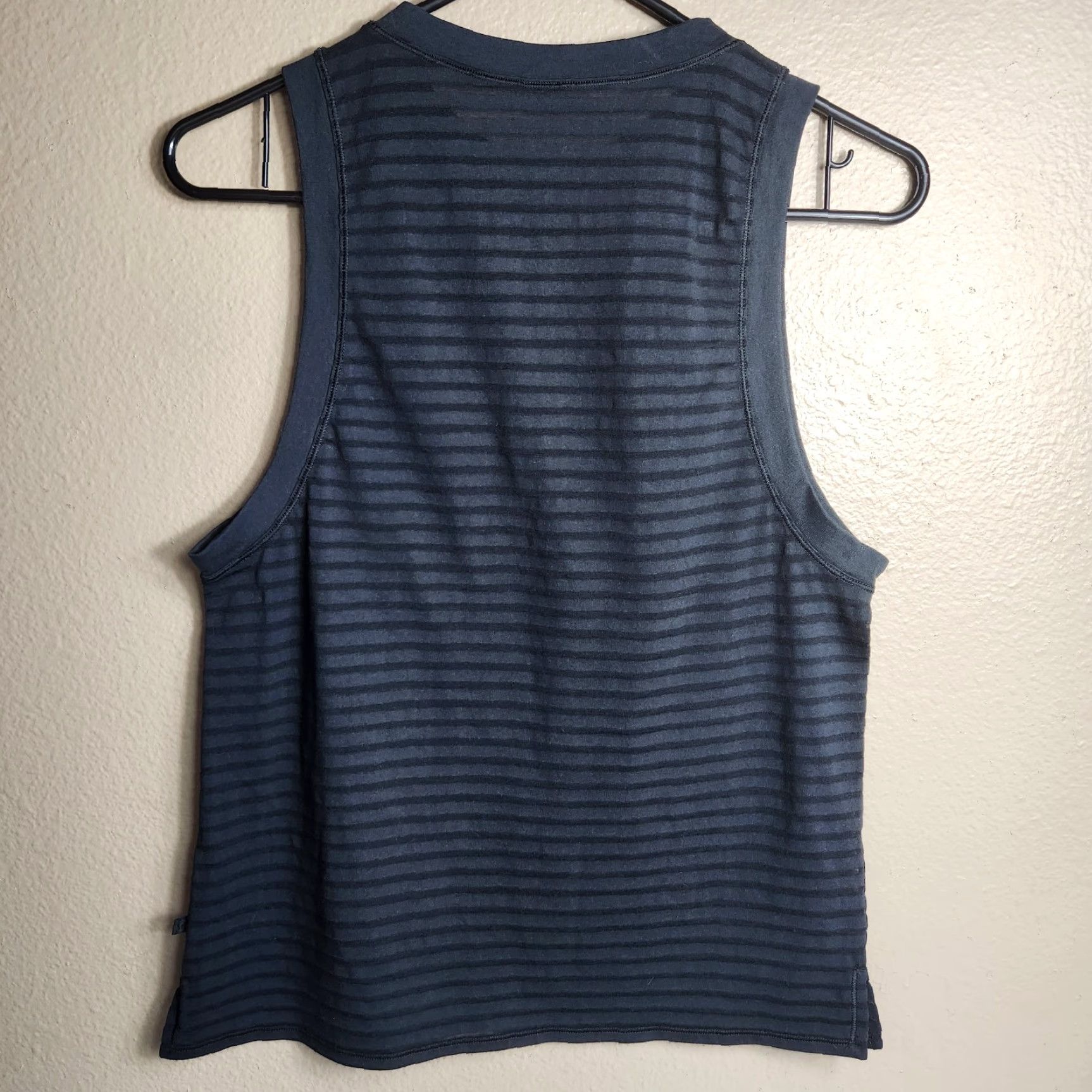 Lululemon Lululemon Womens Tank 6 Black Uncovered Muscle Sheer Stripe Size ONE SIZE - 6 Thumbnail