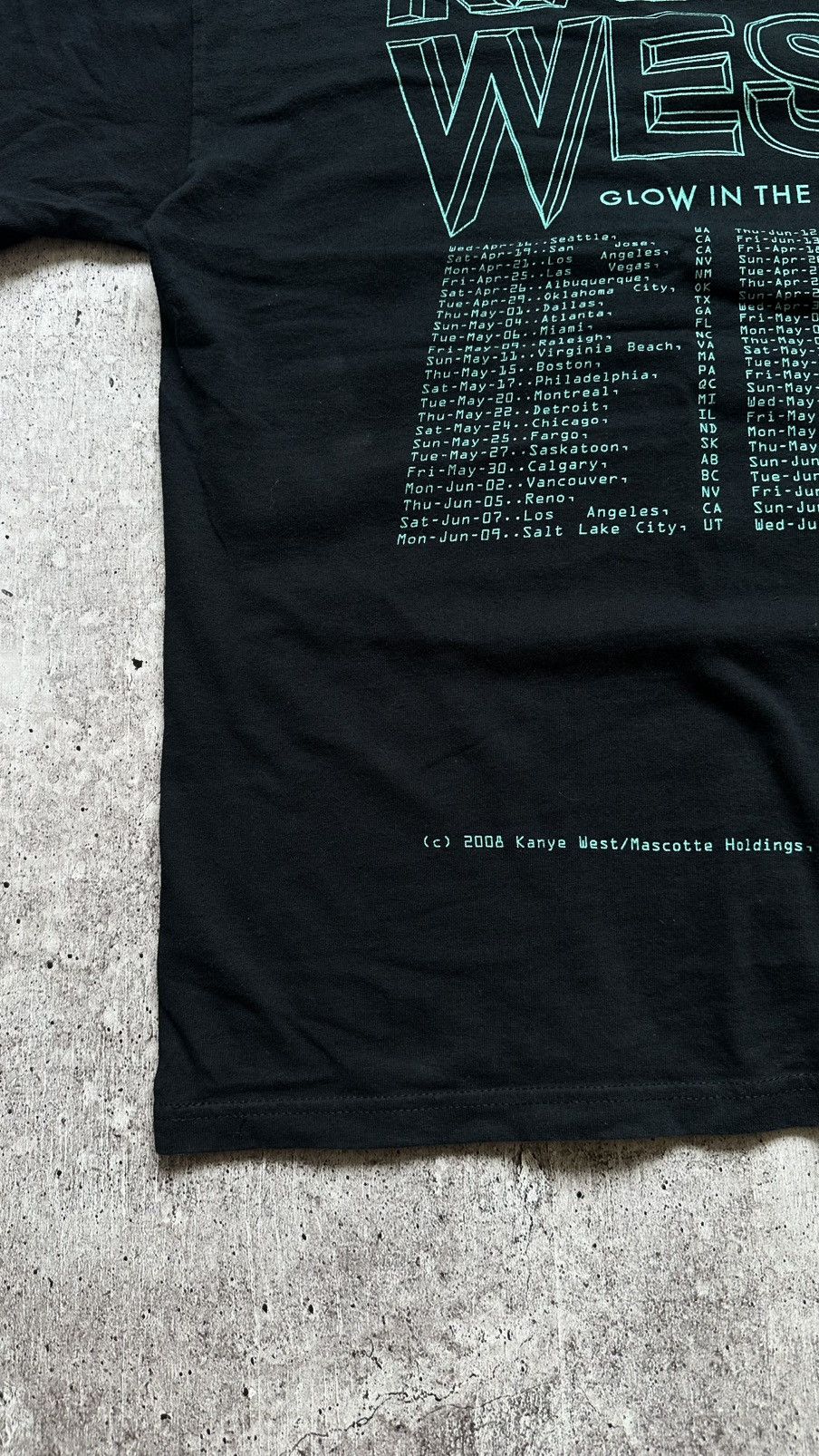 Band Tees 2008 Kanye West Glow in the Dark Tour Vintage T Shirt Size US M / EU 48-50 / 2 - 18 Thumbnail