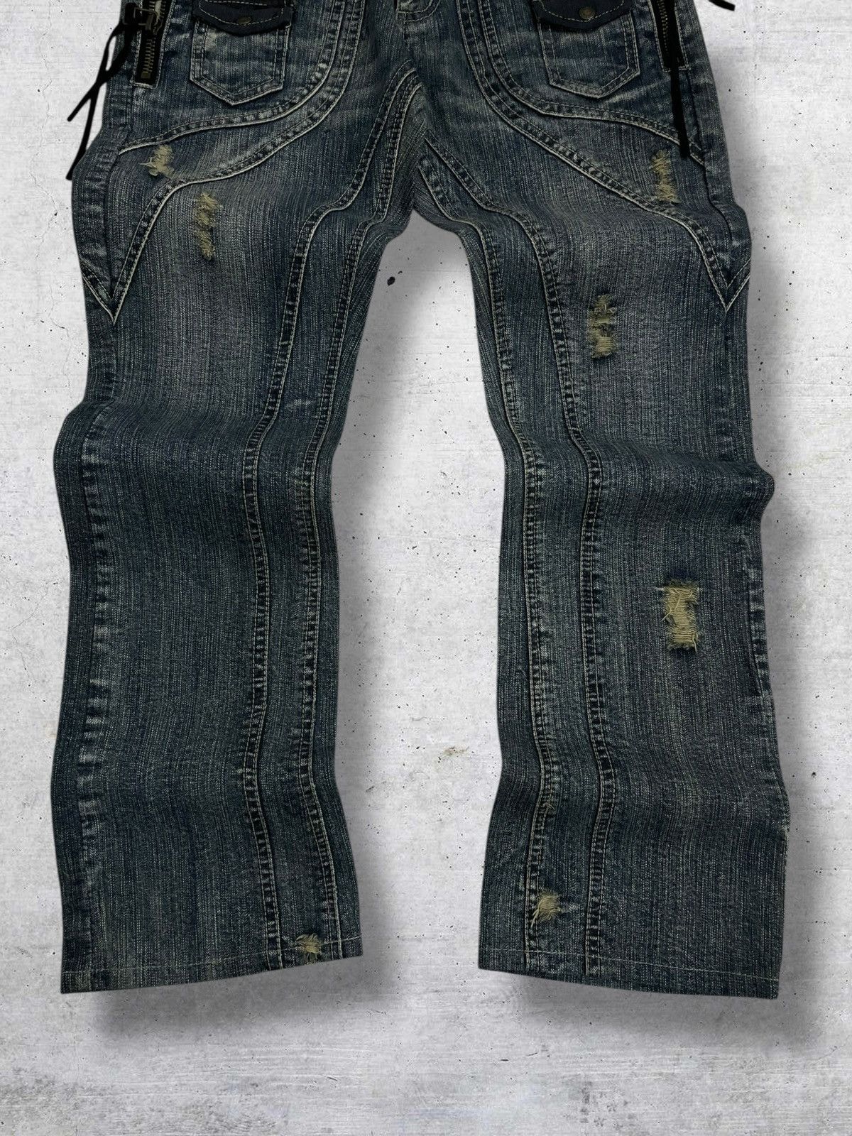 In The Attic IN THE ATTIC DISTRESSED DENIM WITH MULTIZIP POCKET DETAILING Size US 30 / EU 46 - 3 Thumbnail