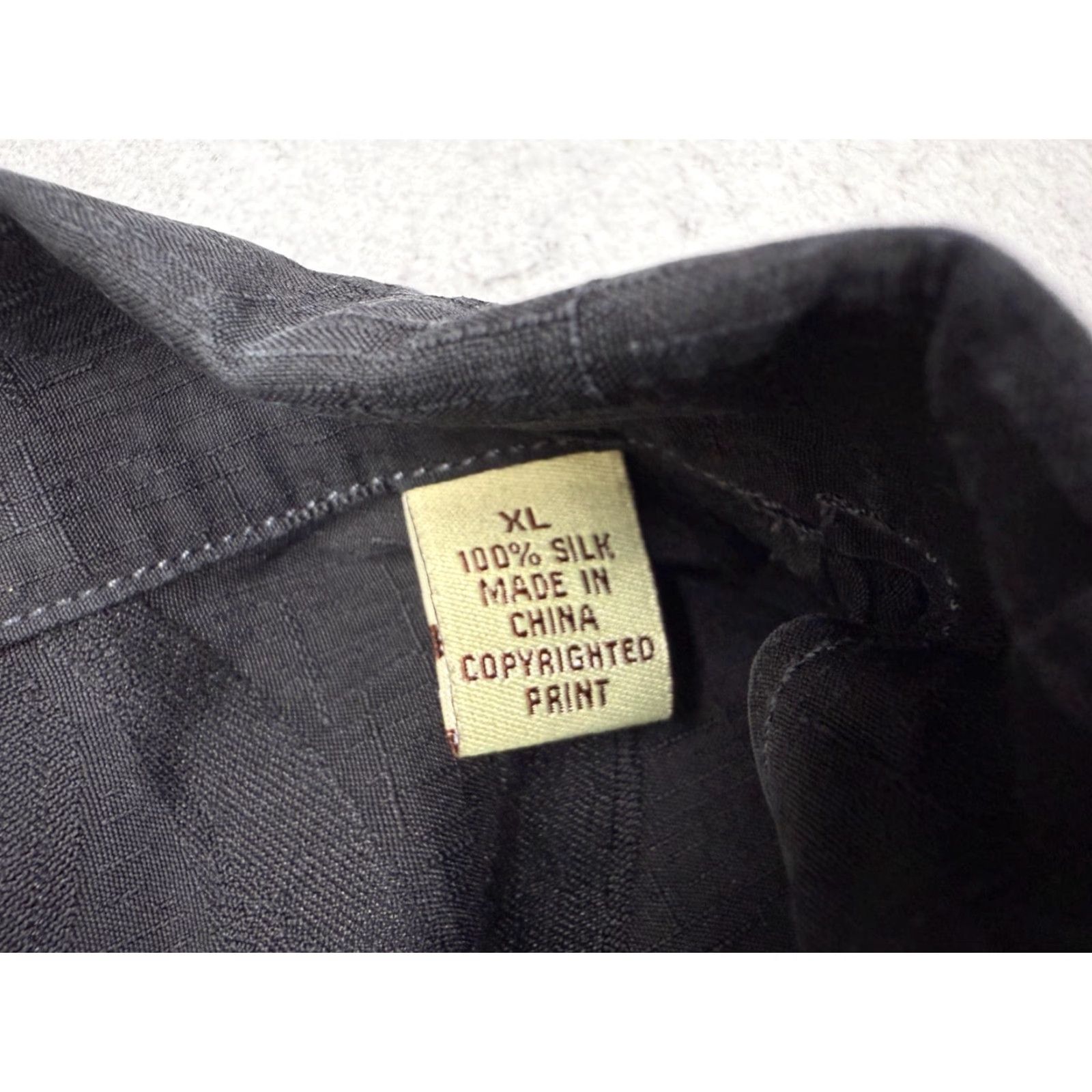 Tommy Bahama VINTAGE Tommy Bahama Shirt Men XL Black Silk Button Up Tiki Hawaiian Embroidered Size US XL / EU 56 / 4 - 3 Thumbnail