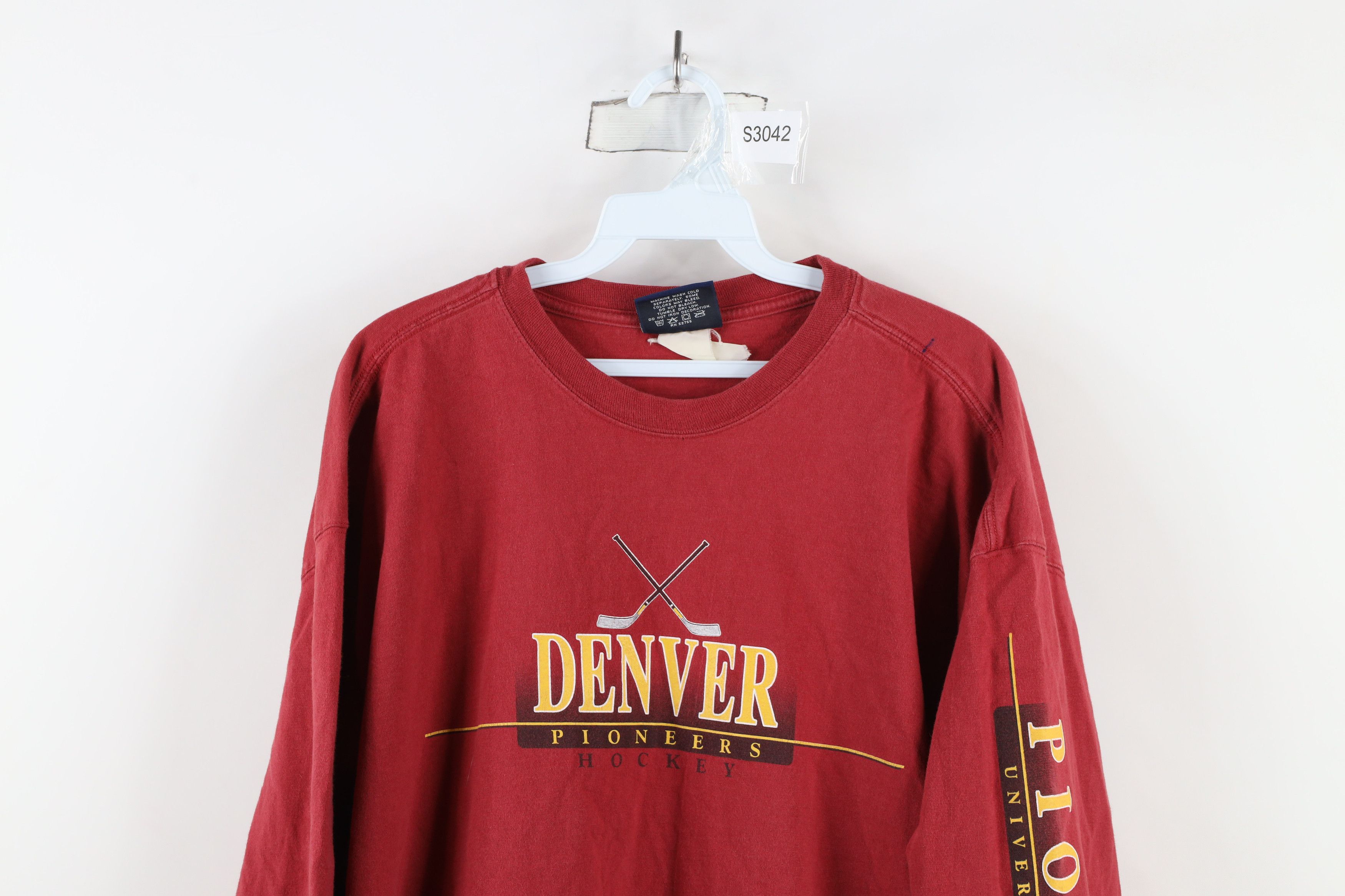 Vintage Vintage 90s University of Denver Long Sleeve T-Shirt Red Size US XXL / EU 58 / 5 - 2 Thumbnail