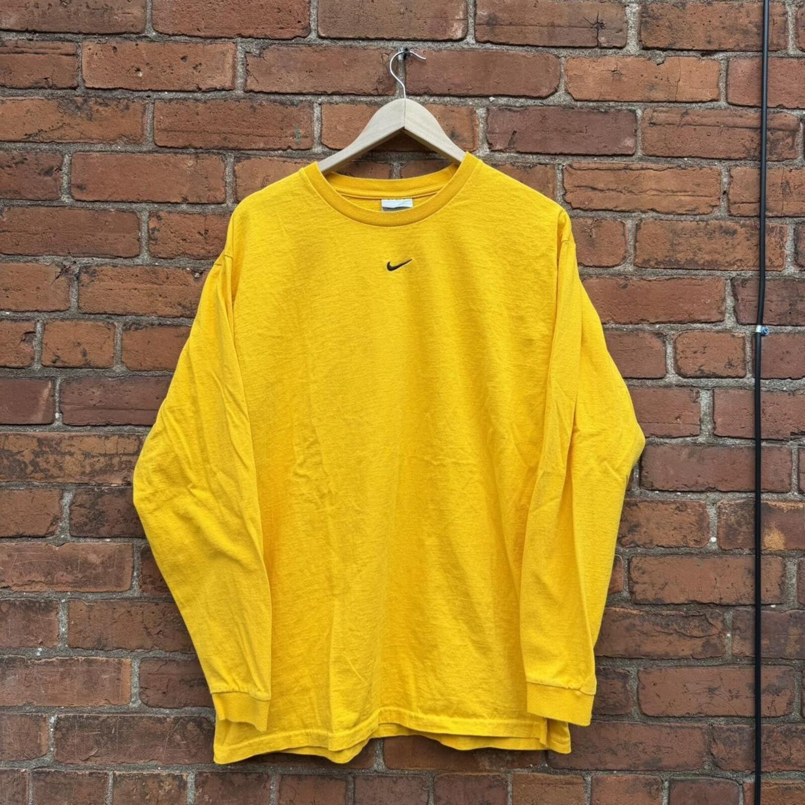 Nike Vintage nike centre swoosh long sleeve t shirt 00s L Size US L / EU 52-54 / 3 - 1 Thumbnail