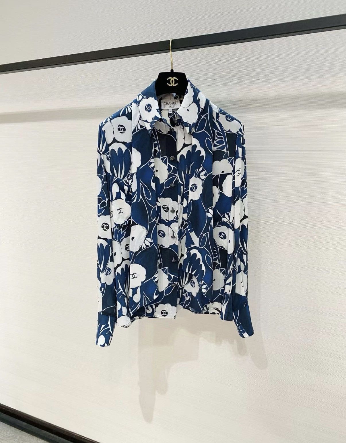Chanel Chanel Printed Silk Blouse with Tie Straps J33 Size XXS / US 00 / IT 34 - 1 Thumbnail