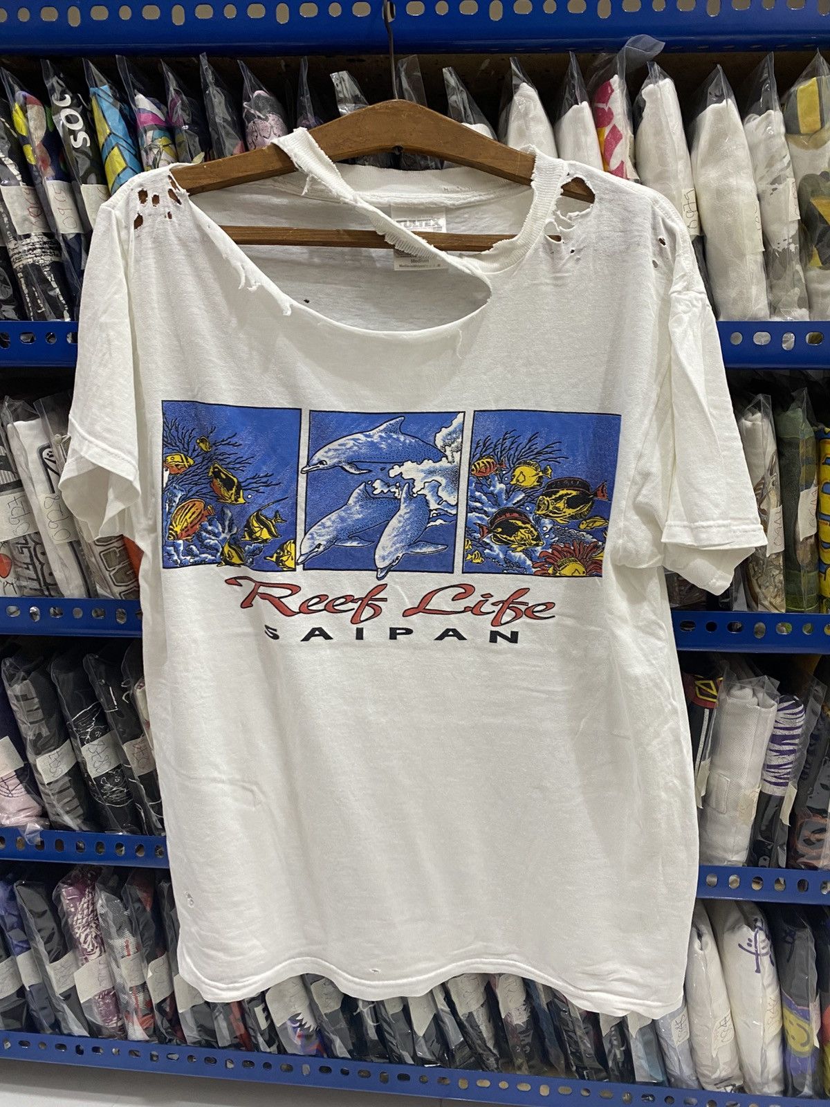 Tultex DISTRESSED SAIPAN TSHIRT Size US M / EU 48-50 / 2 - 1 Thumbnail