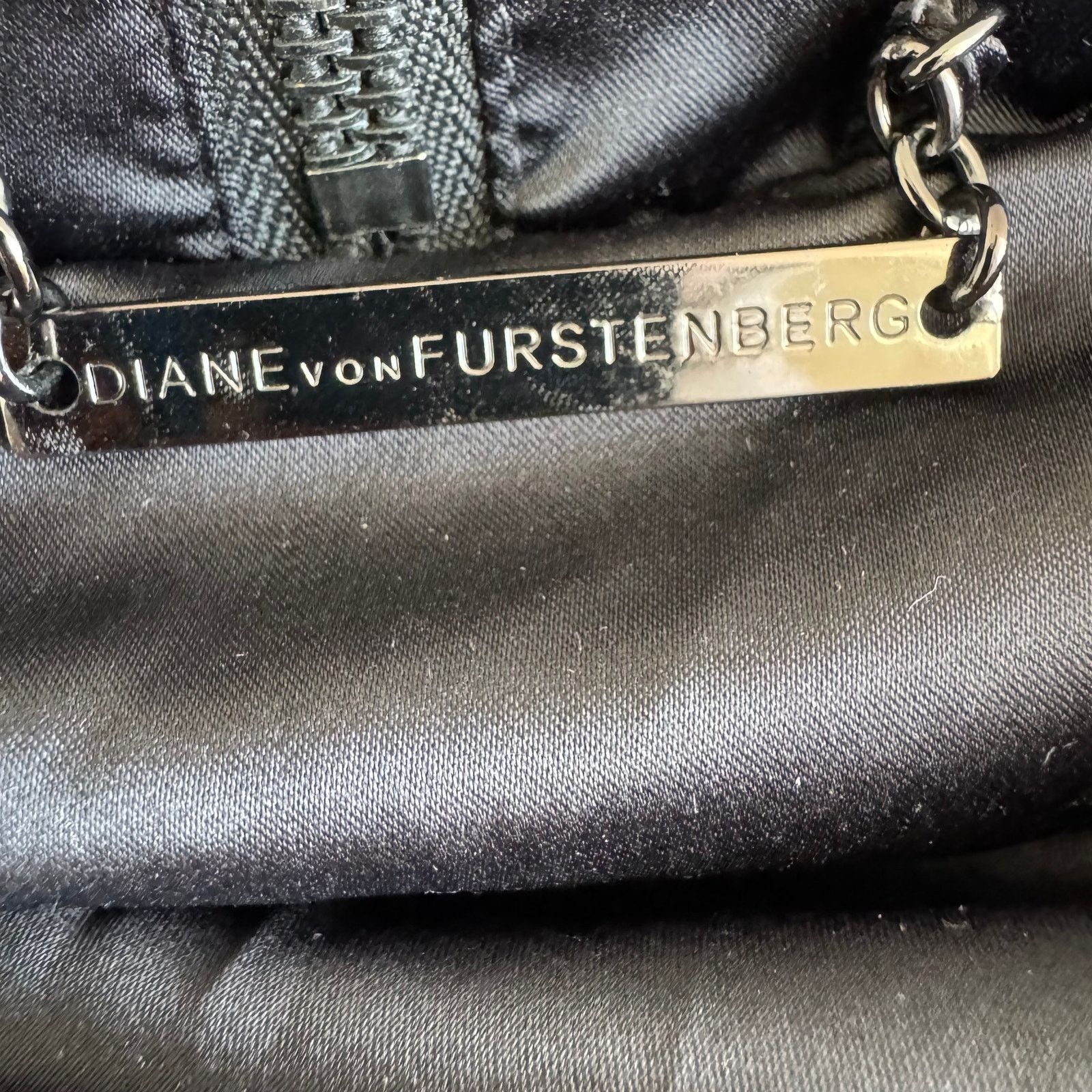 Diane von Furstenberg DVF Goose Down Black Satin Zona Puffer Zip Hood Coat Size P Size XS / US 0-2 / IT 36-38 - 3 Thumbnail
