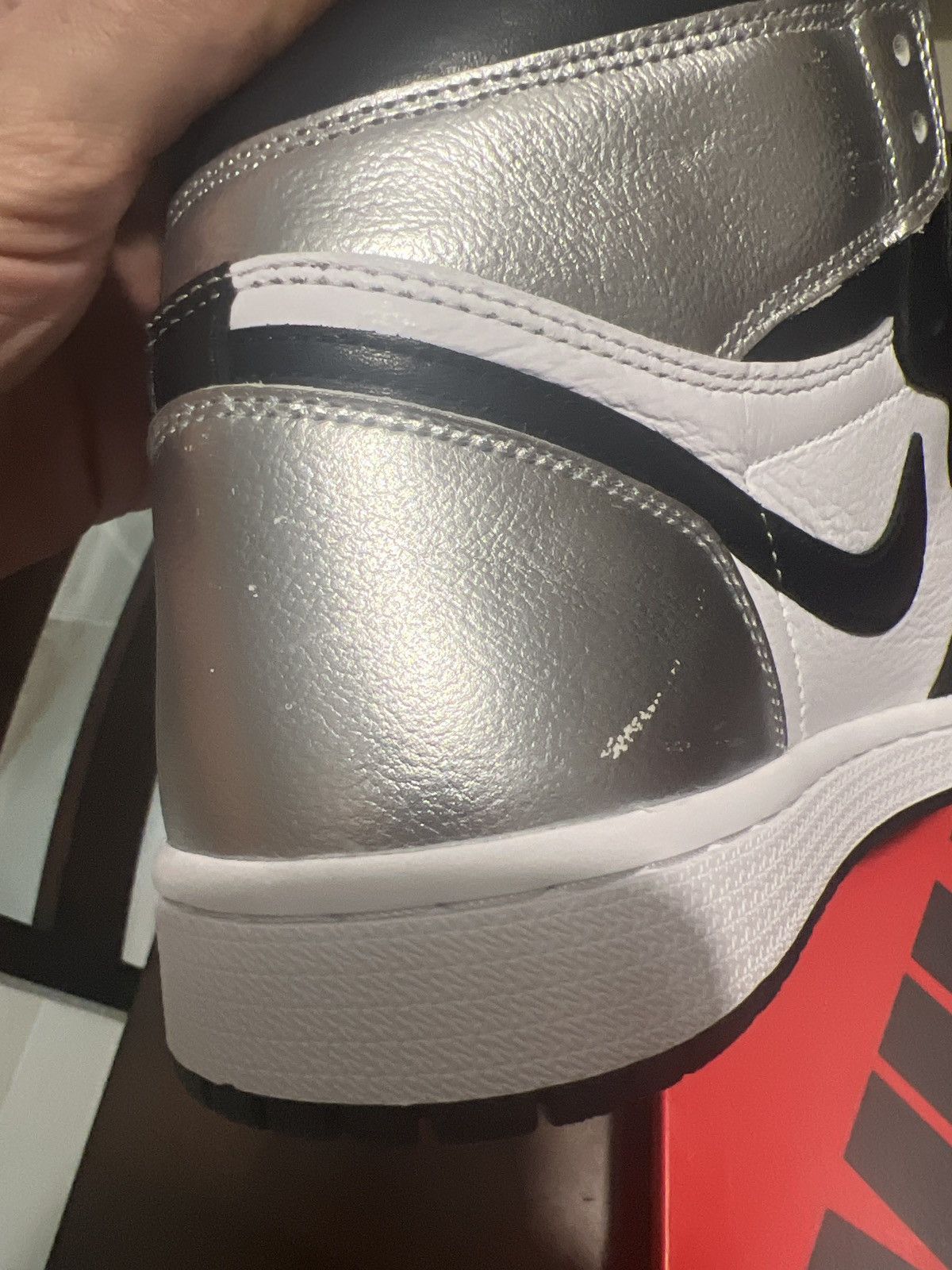Jordan Brand Wmns Air Jordan 1 Retro High OG 'Silver Toe' Size US 10.5 / IT 40.5 - 13 Thumbnail