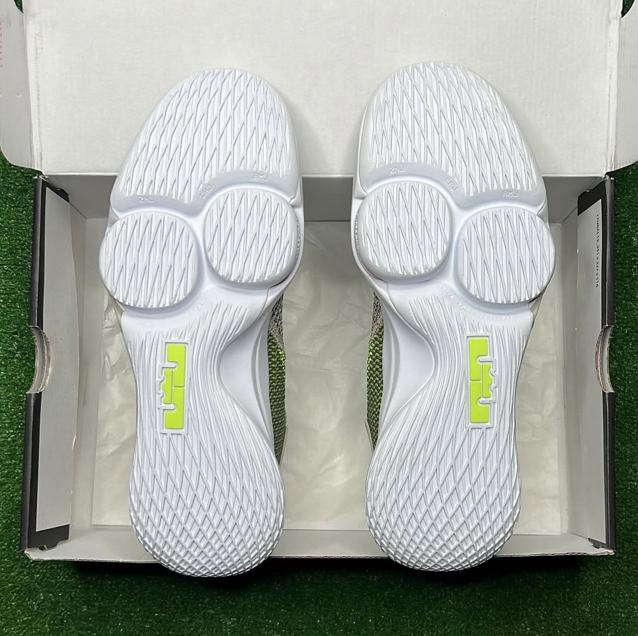 Nike LeBron Witness 4 ‘String Volt’ Size US 9.5 / EU 42-43 - 6 Thumbnail