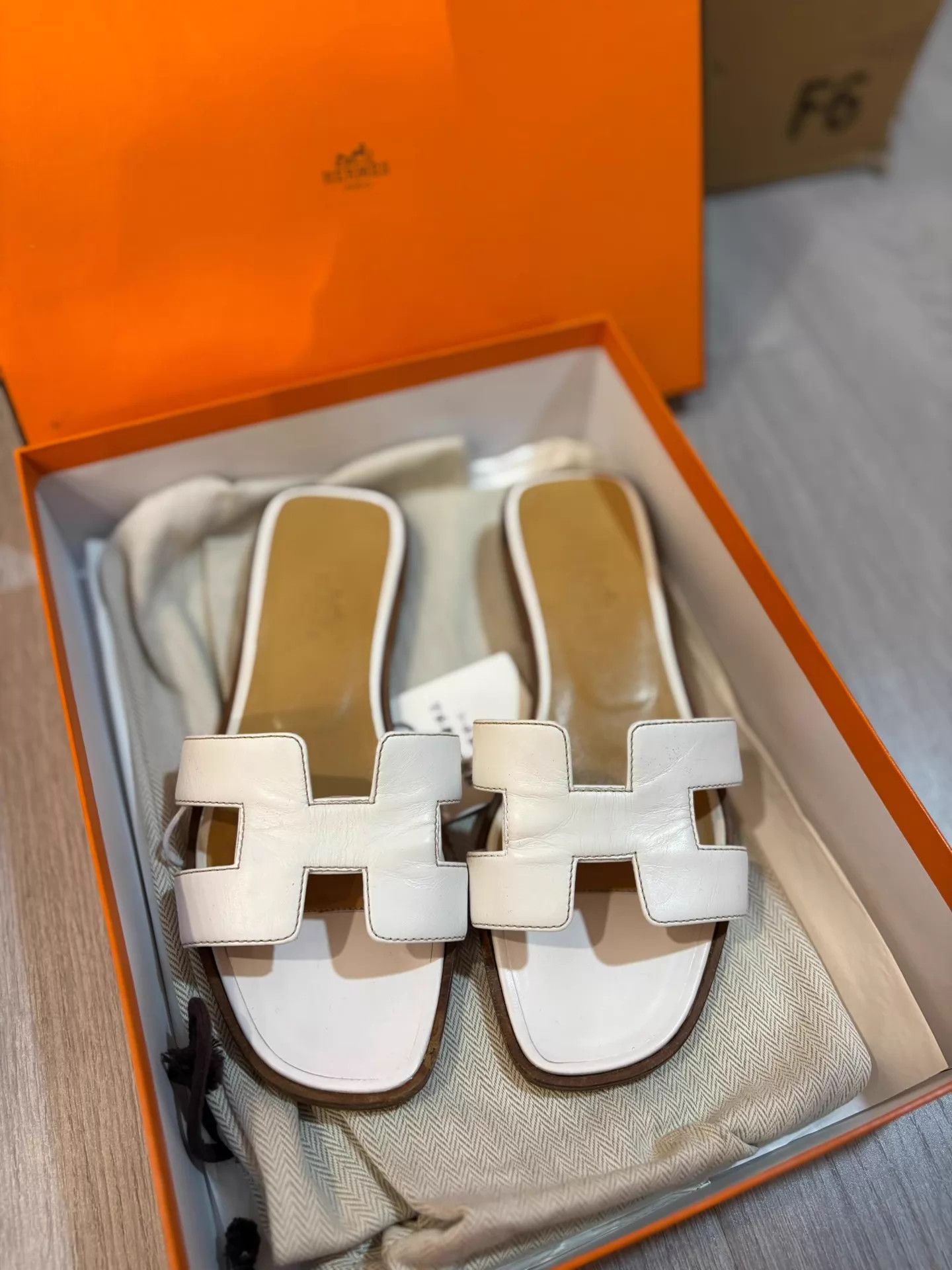 Hermes Hermes White H Classic Slippers 99 New 35 with Box Size US 4.5 / IT 34.5 - 1 Thumbnail