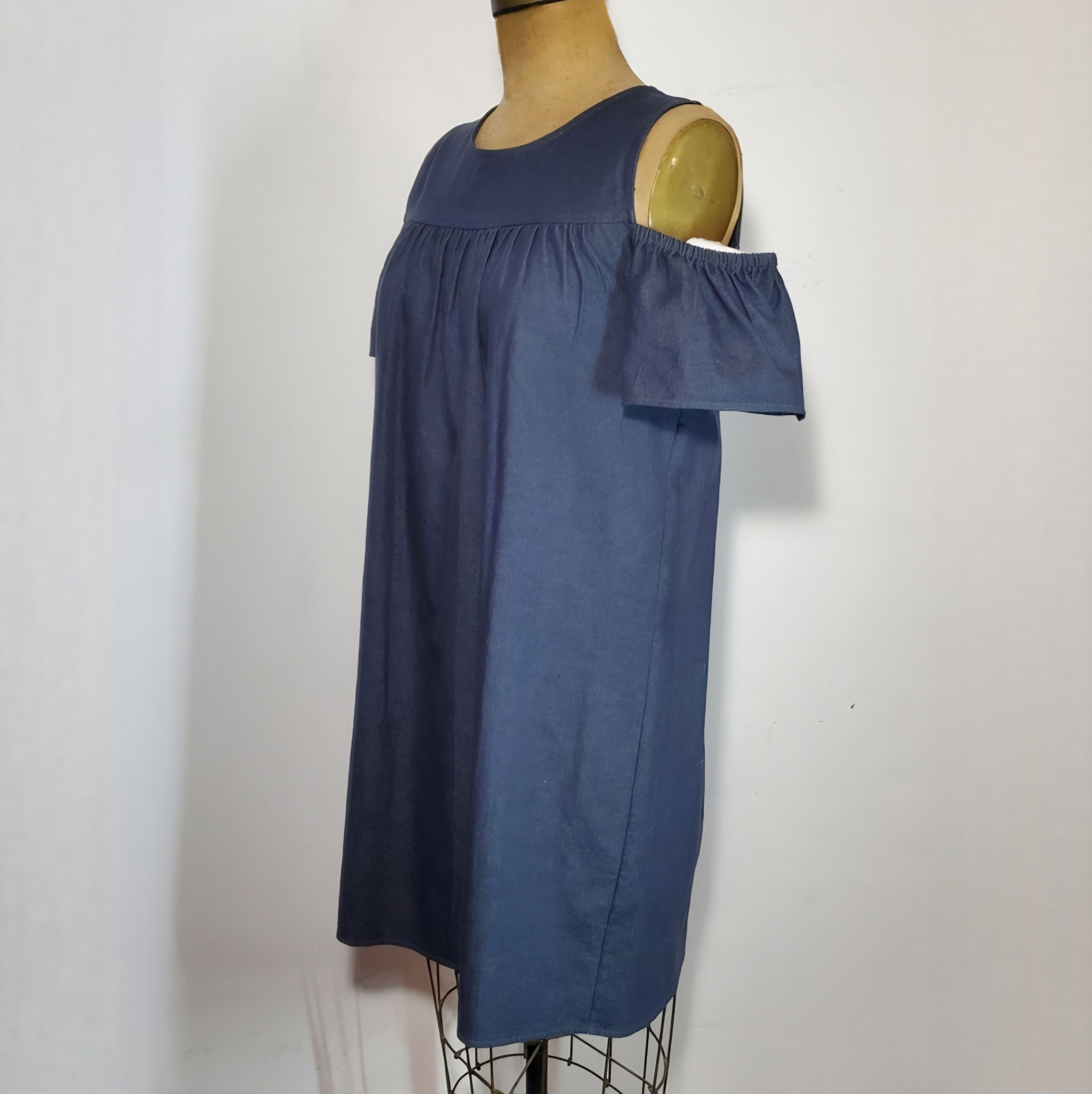 MAGGY LONDON Maggy L Size M Dress Chambray Denim Stretch Cold Shoulder Size M / US 6-8 / IT 42-44 - 3 Thumbnail